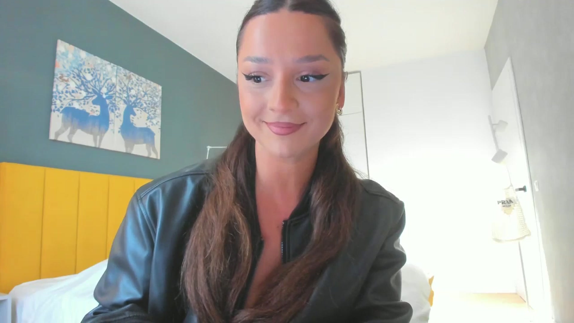 Gallery image thumbnail from Eve___'s myfreecams stream on, 05/18/2025, 14:32 image 14 of 20