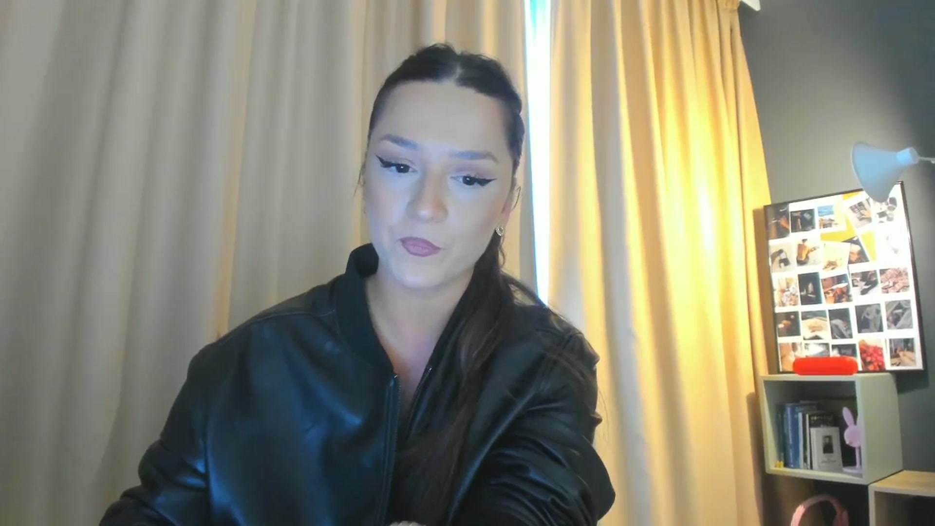 Gallery image thumbnail from Eve___'s myfreecams stream on, 05/18/2025, 15:53 image 9 of 20