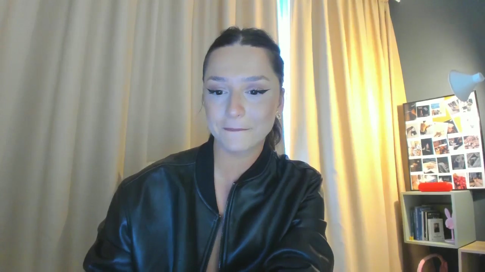 Gallery image thumbnail from Eve___'s myfreecams stream on, 05/18/2025, 15:53 image 11 of 20