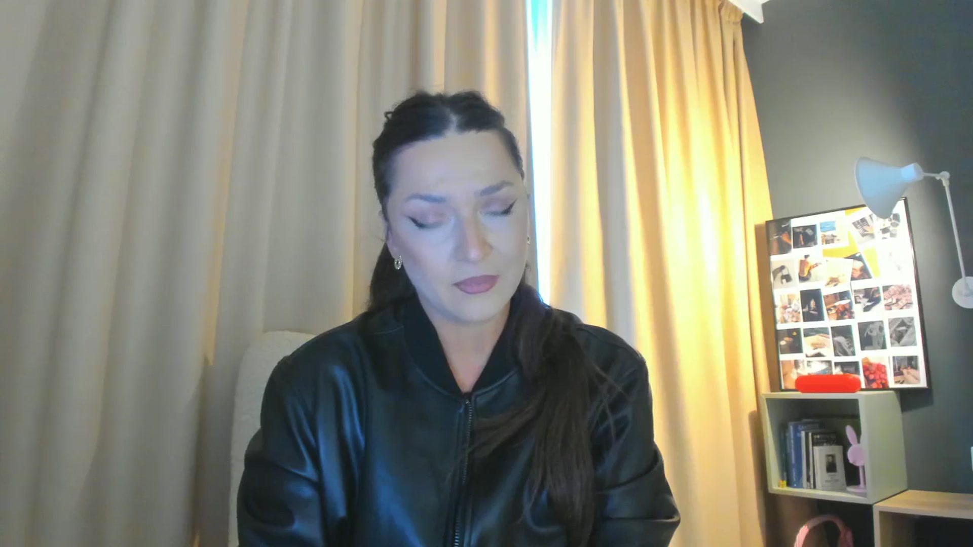 Gallery image thumbnail from Eve___'s myfreecams stream on, 05/18/2025, 15:53 image 13 of 20