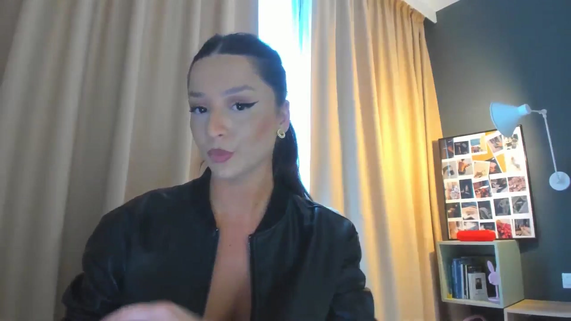 Gallery image thumbnail from Eve___'s myfreecams stream on, 05/18/2025, 15:53 image 4 of 20
