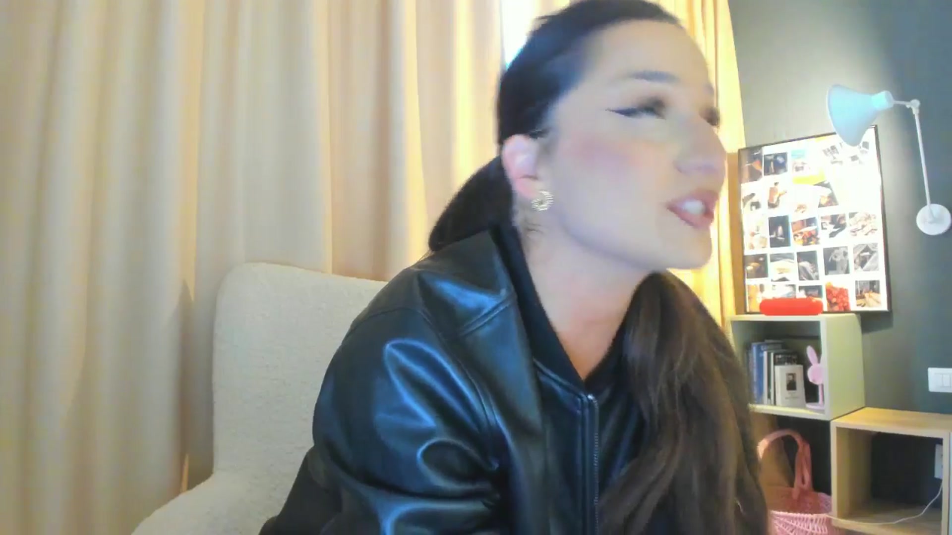 Gallery image thumbnail from Eve___'s myfreecams stream on, 05/18/2025, 15:53 image 7 of 20