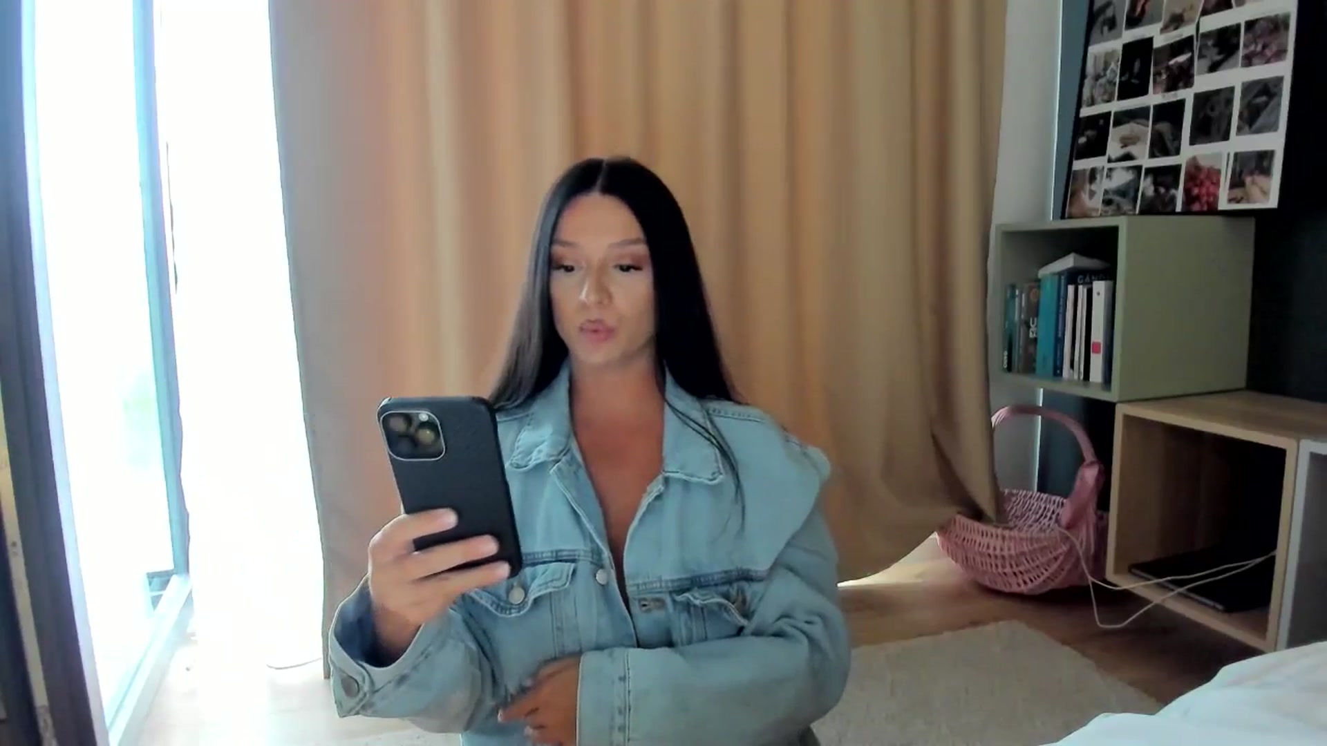 Gallery image thumbnail from Eve___'s myfreecams stream on, 08/19/2025, 13:16 image 3 of 20