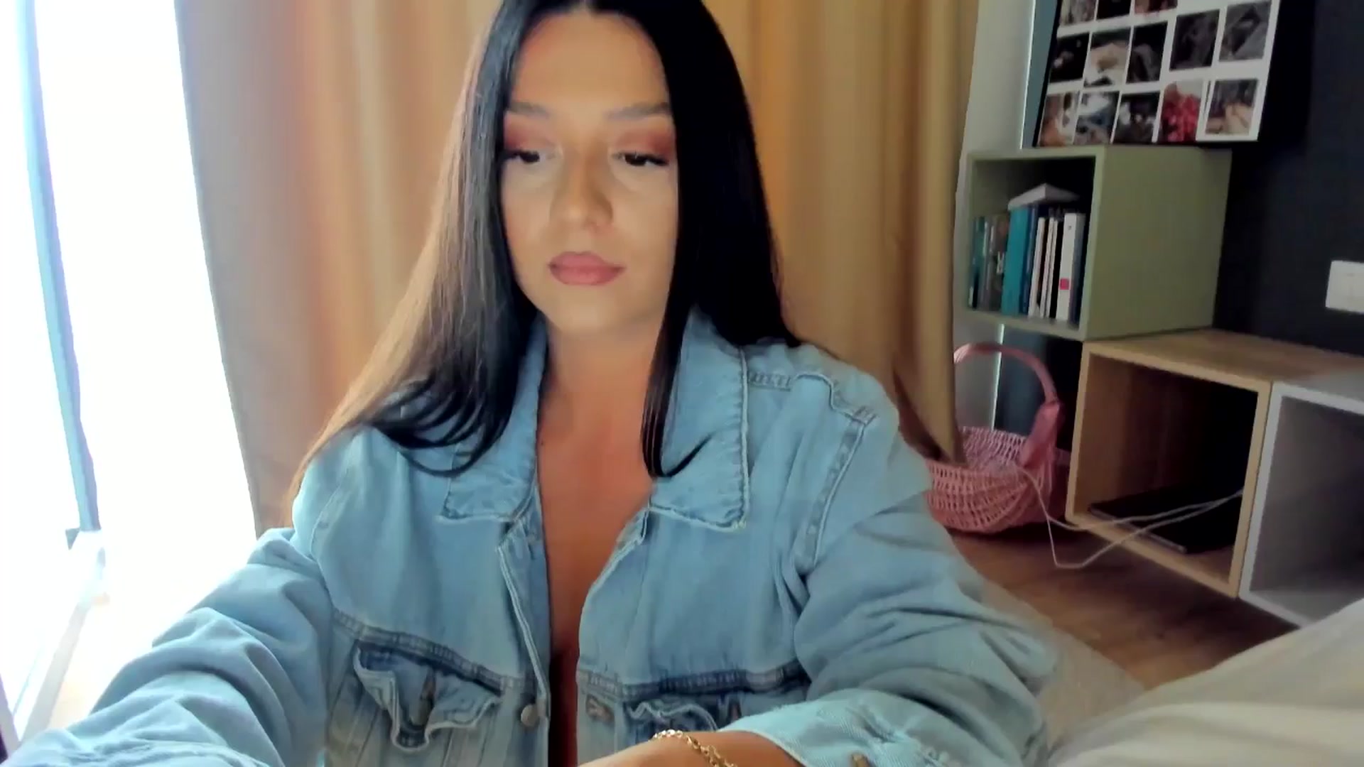 Gallery image thumbnail from Eve___'s myfreecams stream on, 08/19/2025, 13:16 image 14 of 20