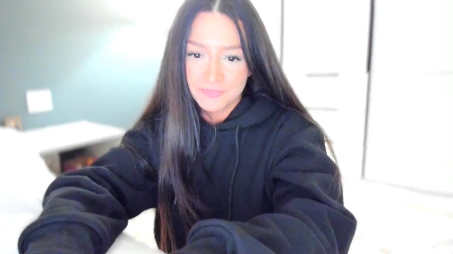 Gallery image thumbnail from Eve___'s myfreecams stream on, 10/05/2025, 18:18 image 9 of 20