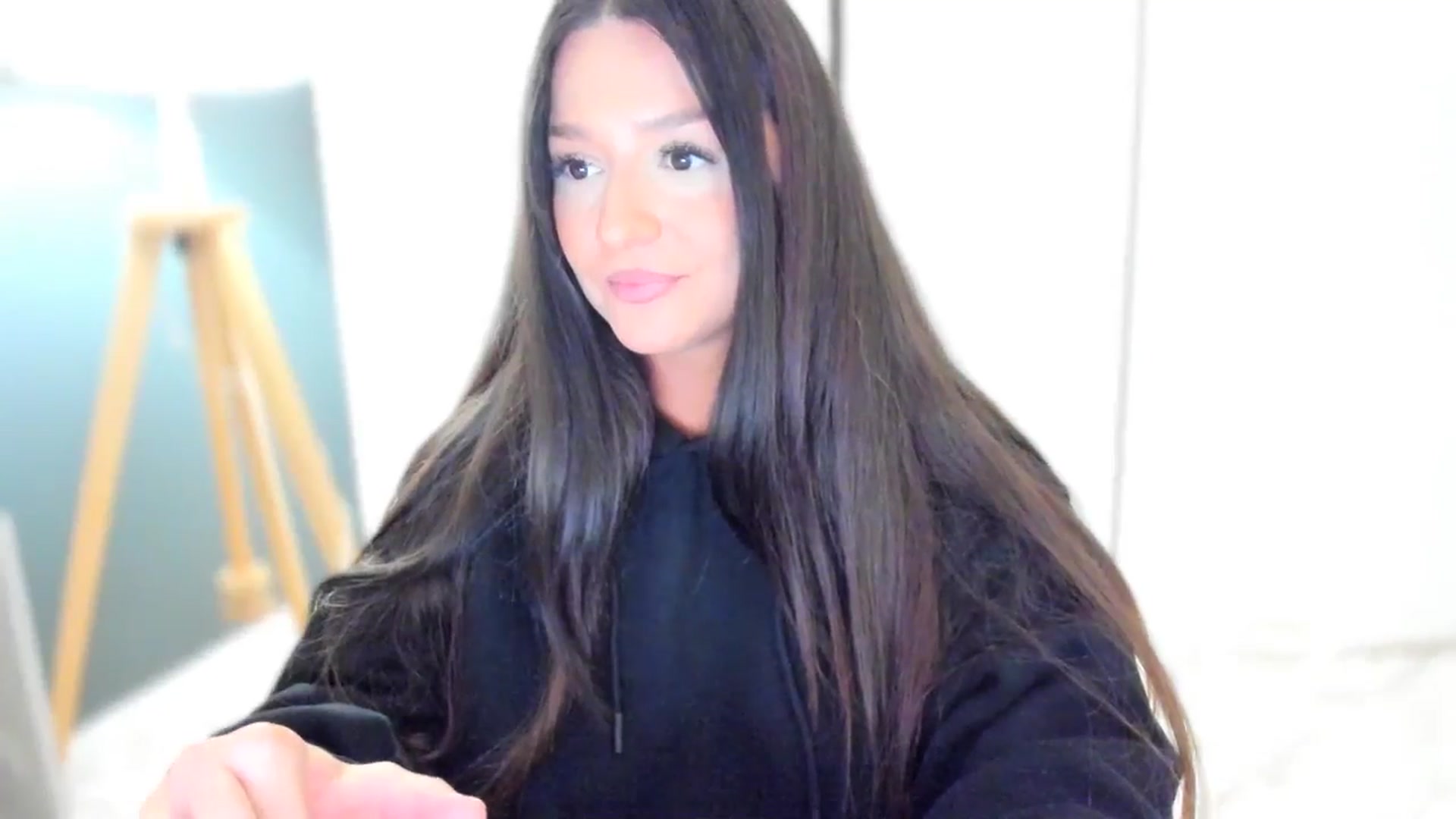 Gallery image thumbnail from Eve___'s myfreecams stream on, 10/05/2025, 18:18 image 15 of 20