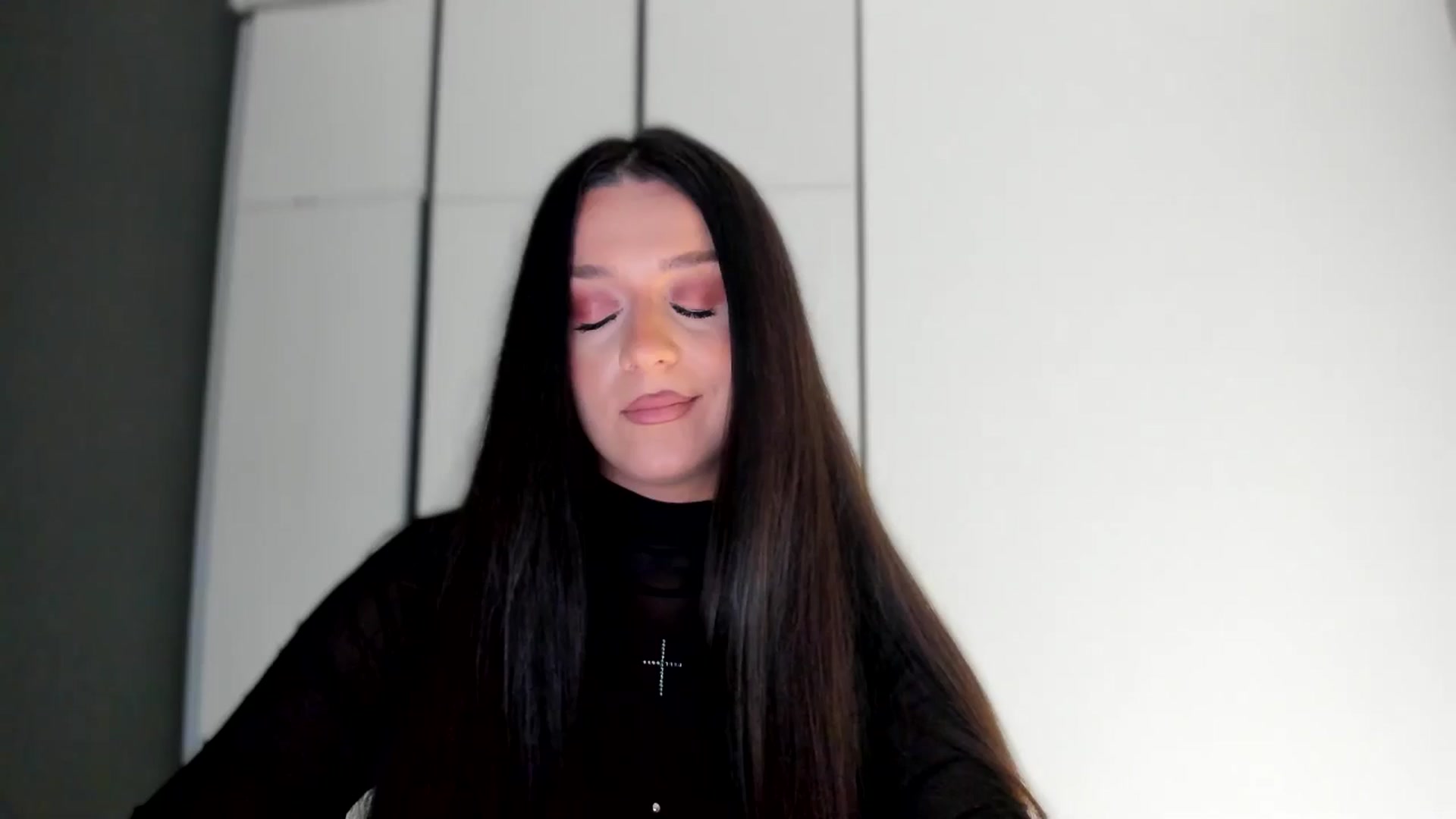 Gallery image thumbnail from Eve___'s myfreecams stream on, 11/19/2025, 14:40 image 1 of 20