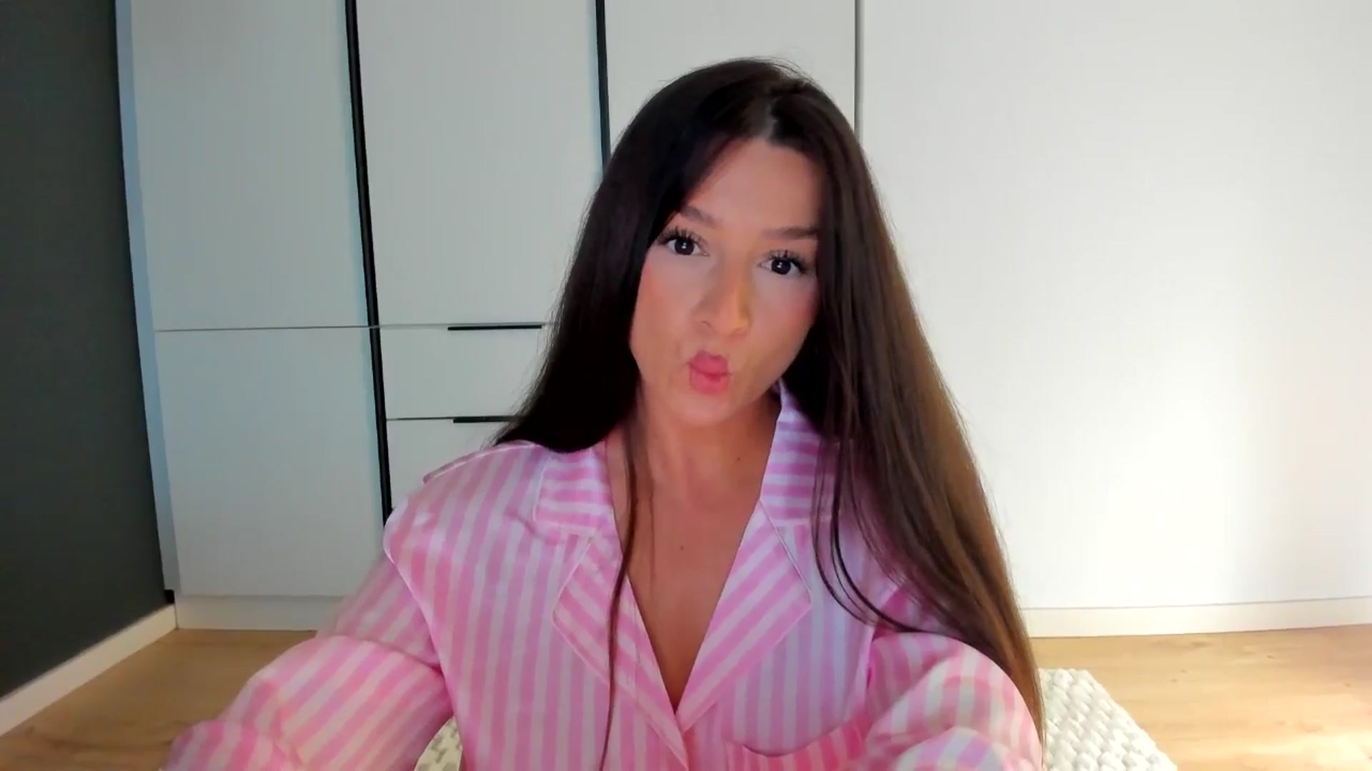 Gallery image thumbnail from Eve___'s myfreecams stream on, 12/08/2025, 15:46 image 2 of 20