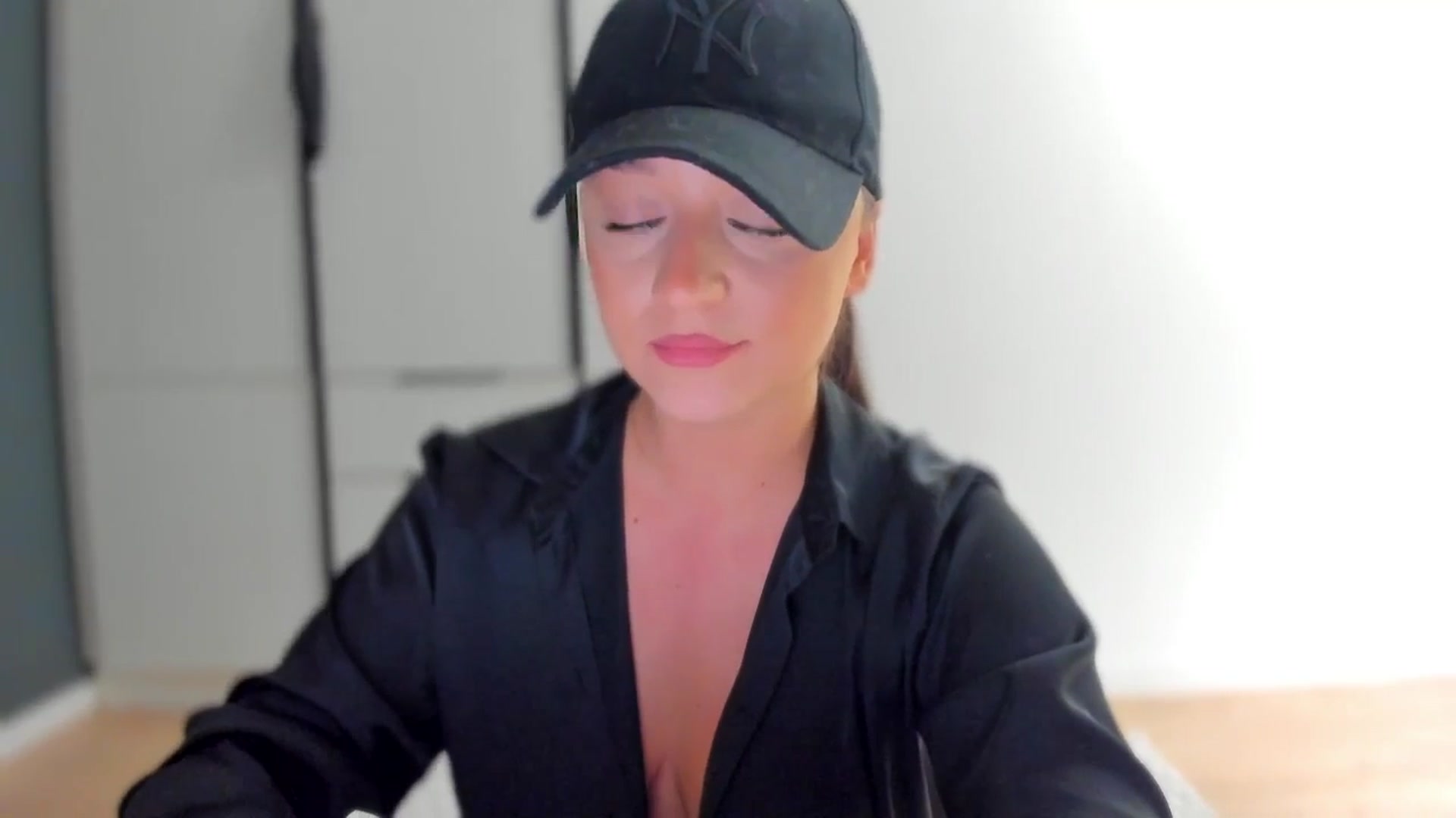 Gallery image thumbnail from Eve___'s myfreecams stream on, 12/14/2025, 16:28 image 14 of 20