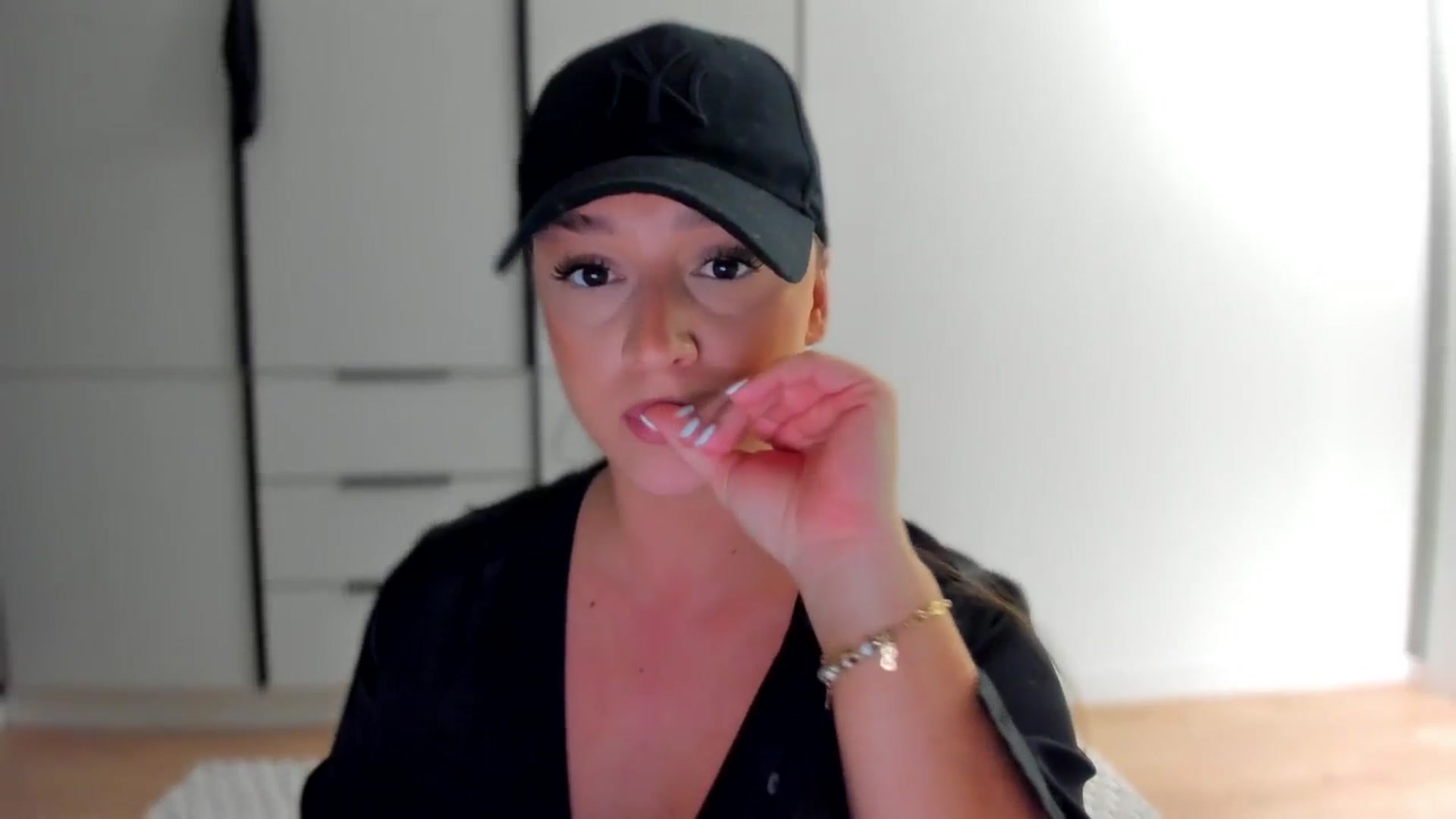 Gallery image thumbnail from Eve___'s myfreecams stream on, 12/14/2025, 16:28 image 18 of 20