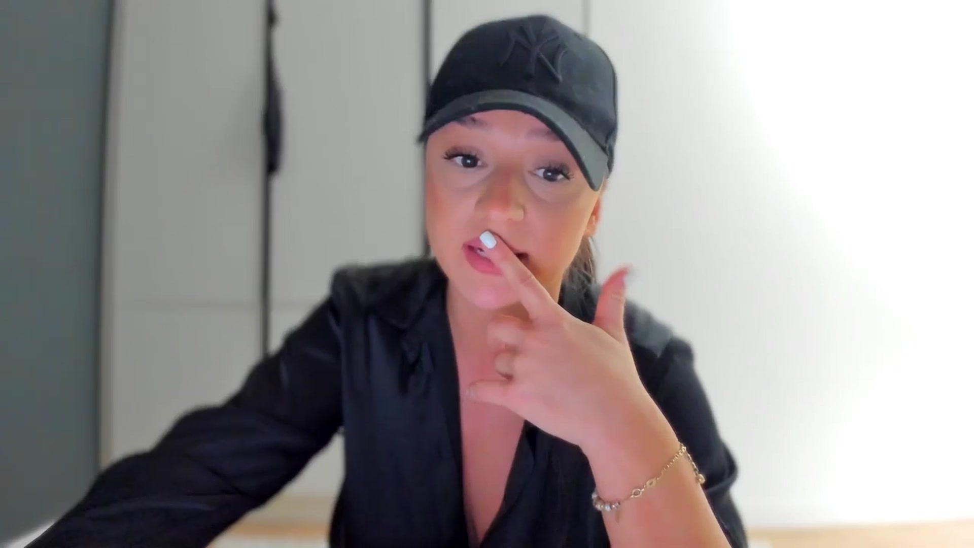 Gallery image thumbnail from Eve___'s myfreecams stream on, 12/14/2025, 16:28 image 17 of 20