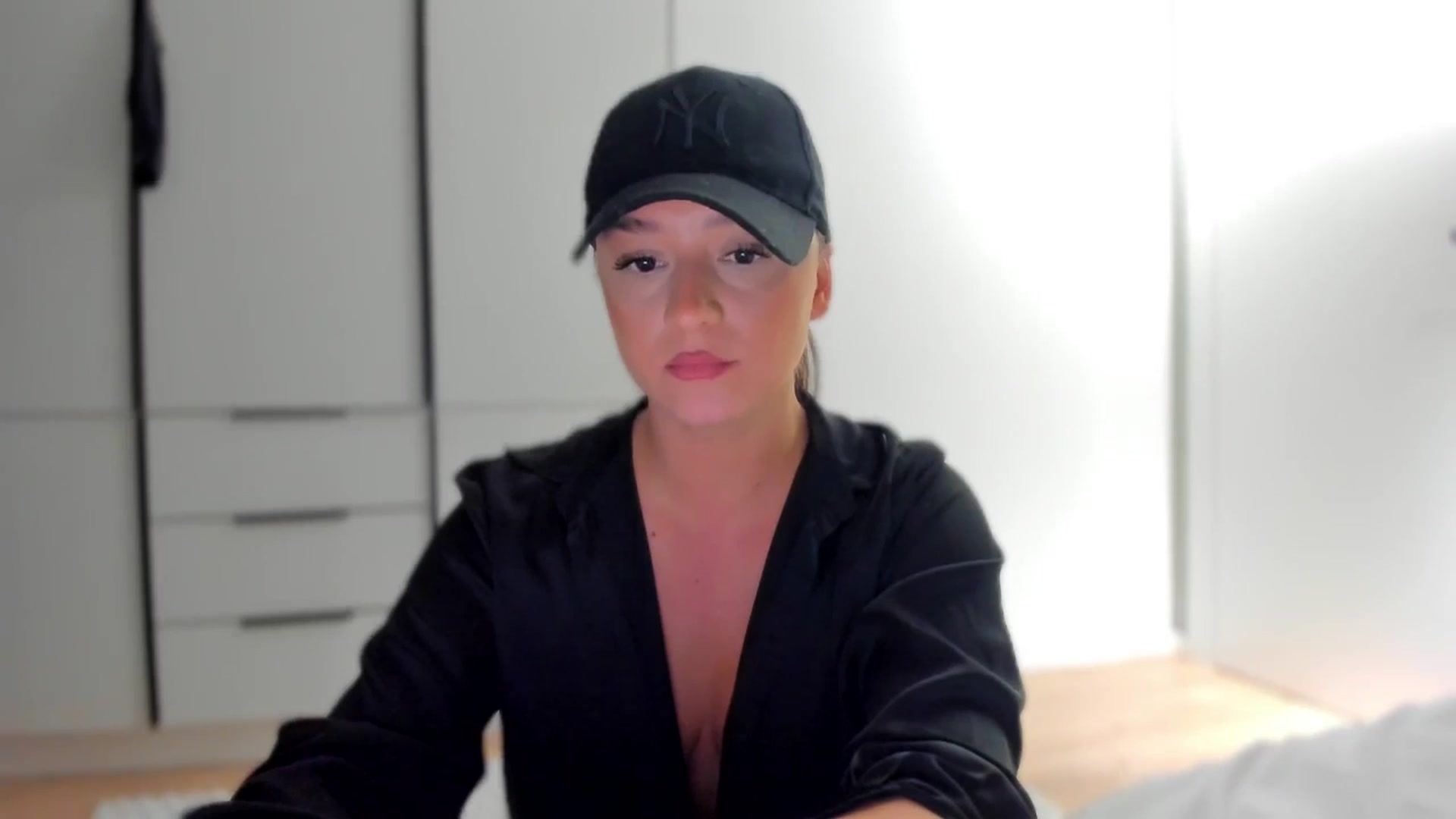 Gallery image thumbnail from Eve___'s myfreecams stream on, 12/14/2025, 16:28 image 19 of 20