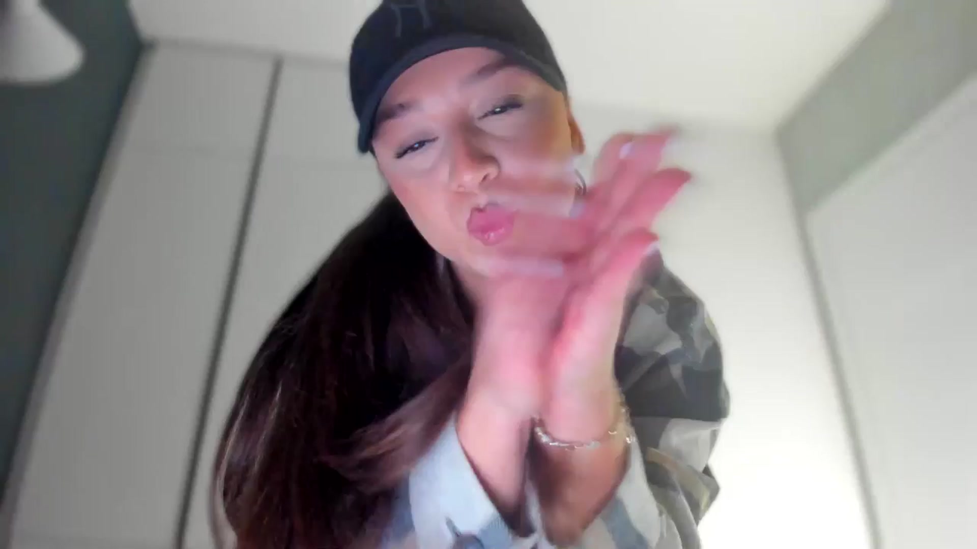 Gallery image thumbnail from Eve___'s myfreecams stream on, 12/14/2025, 16:28 image 6 of 20
