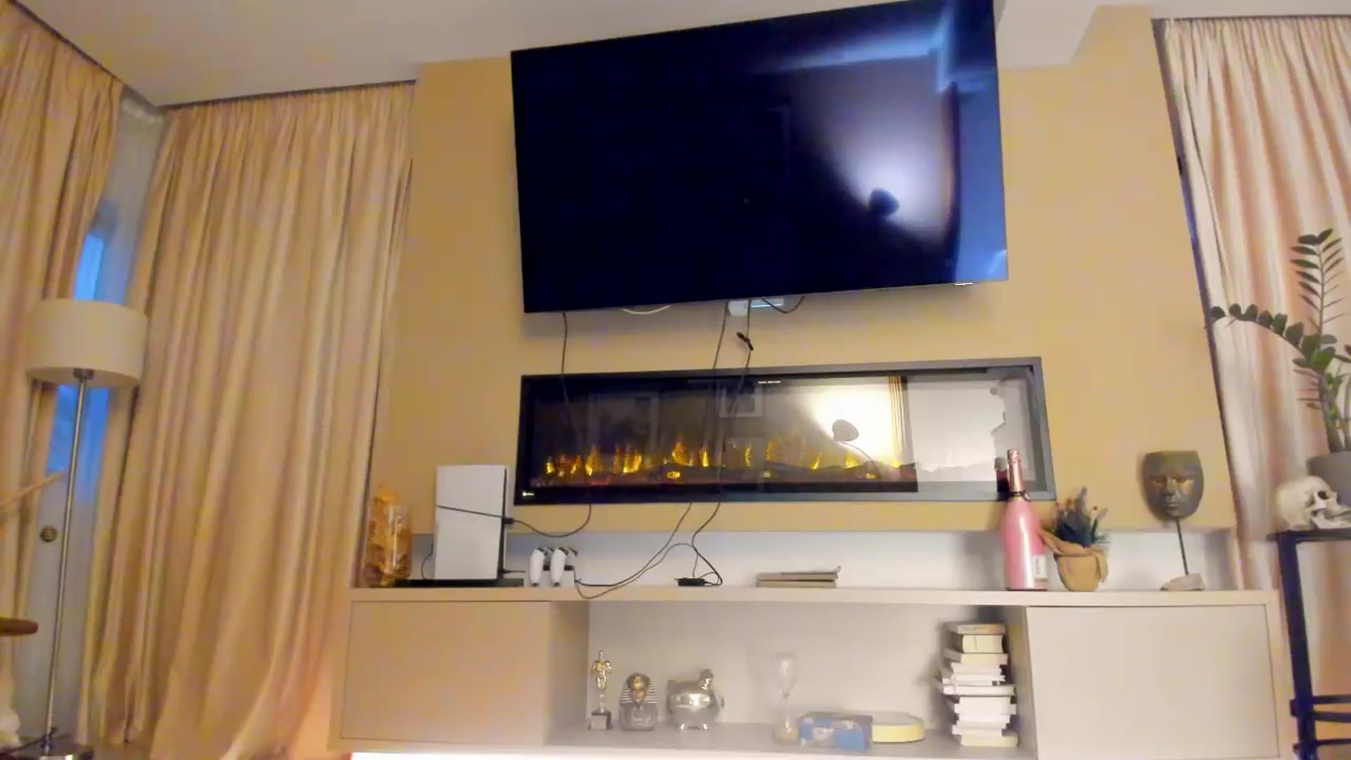 Gallery image thumbnail from Eve___'s myfreecams stream on, 12/28/2025, 15:24 image 16 of 20