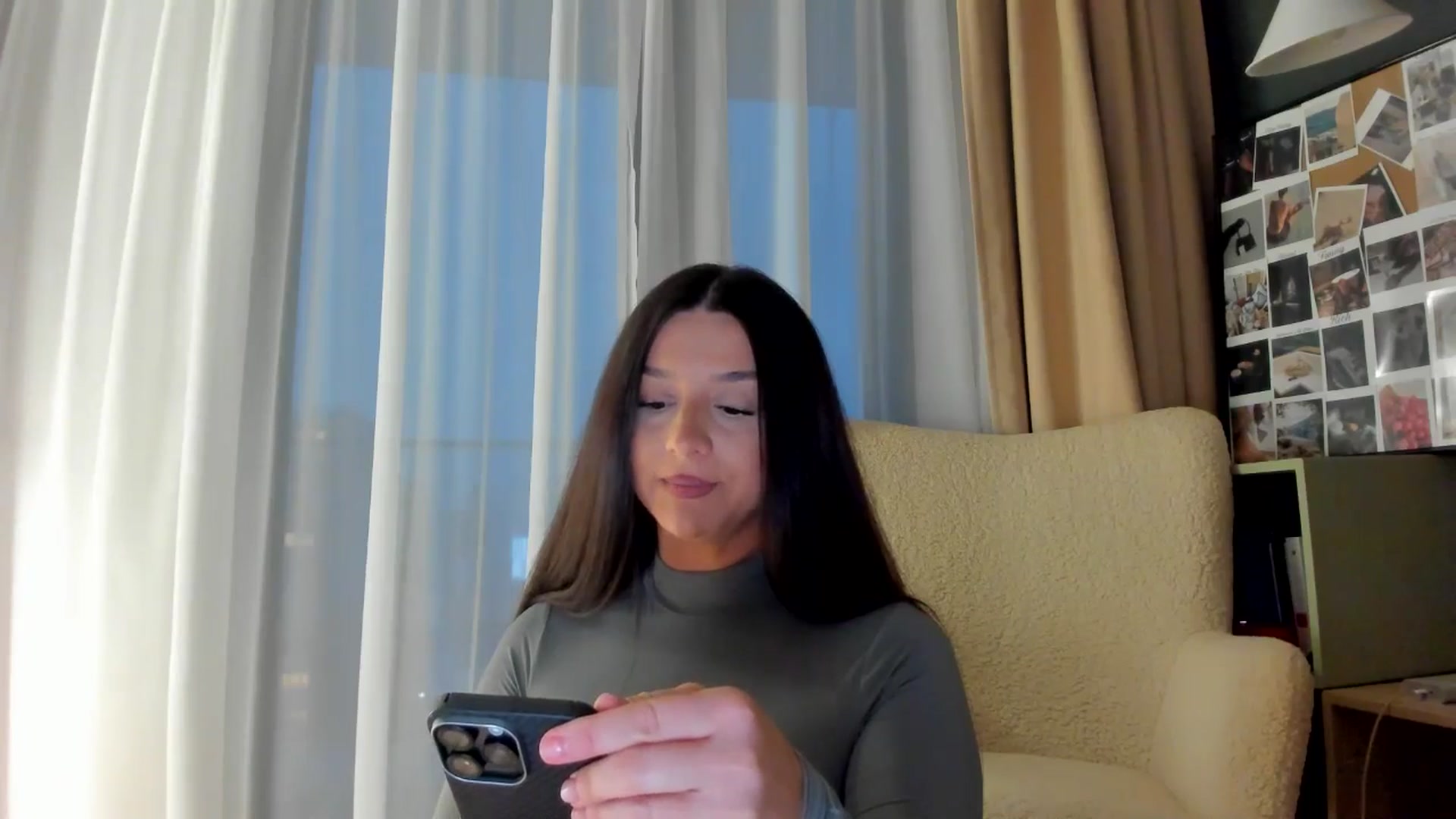 Gallery image thumbnail from Eve___'s myfreecams stream on, 01/13/2026, 16:18 image 8 of 20