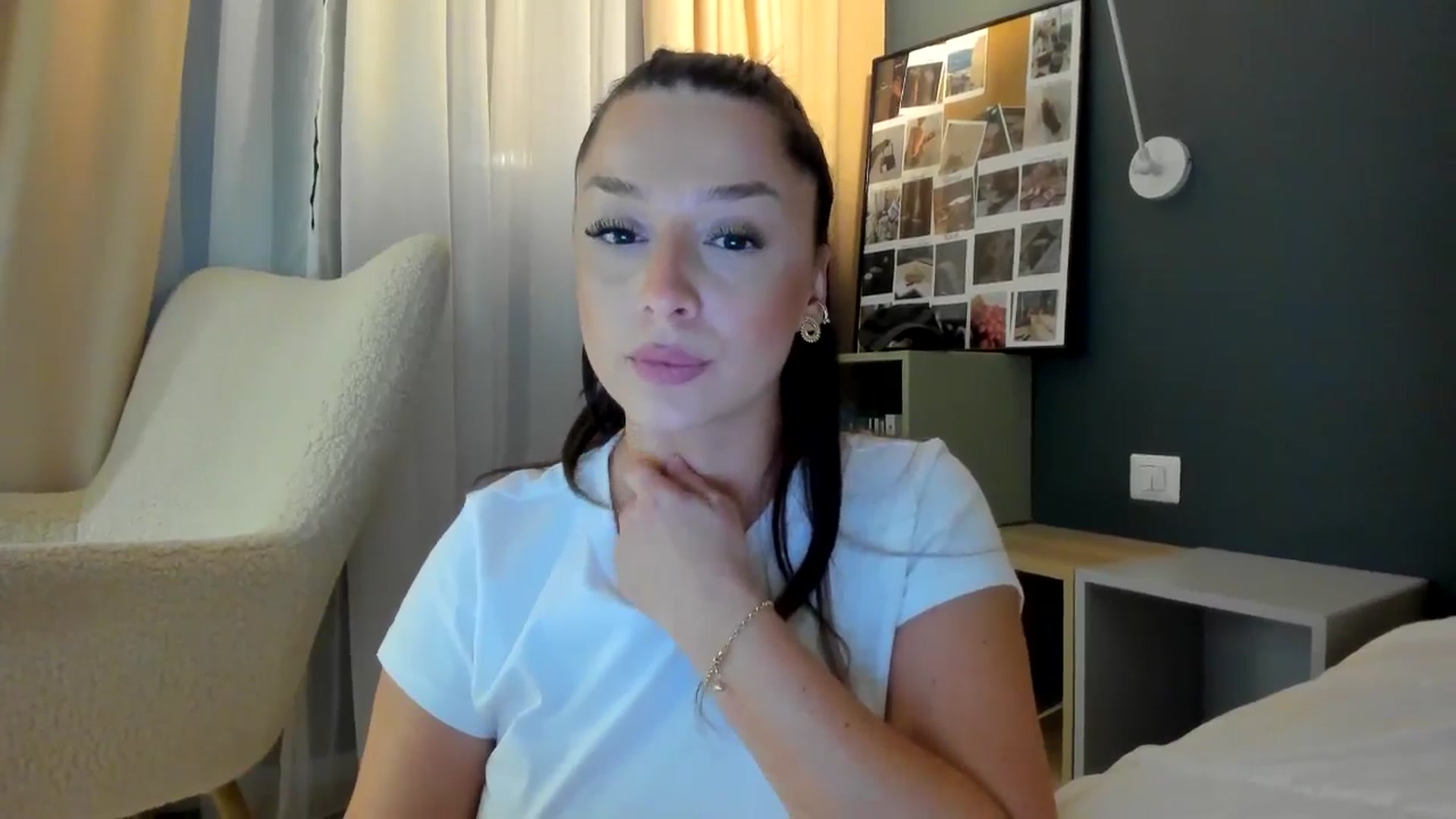 Gallery image thumbnail from Eve___'s myfreecams stream on, 02/21/2026, 16:32 image 18 of 20
