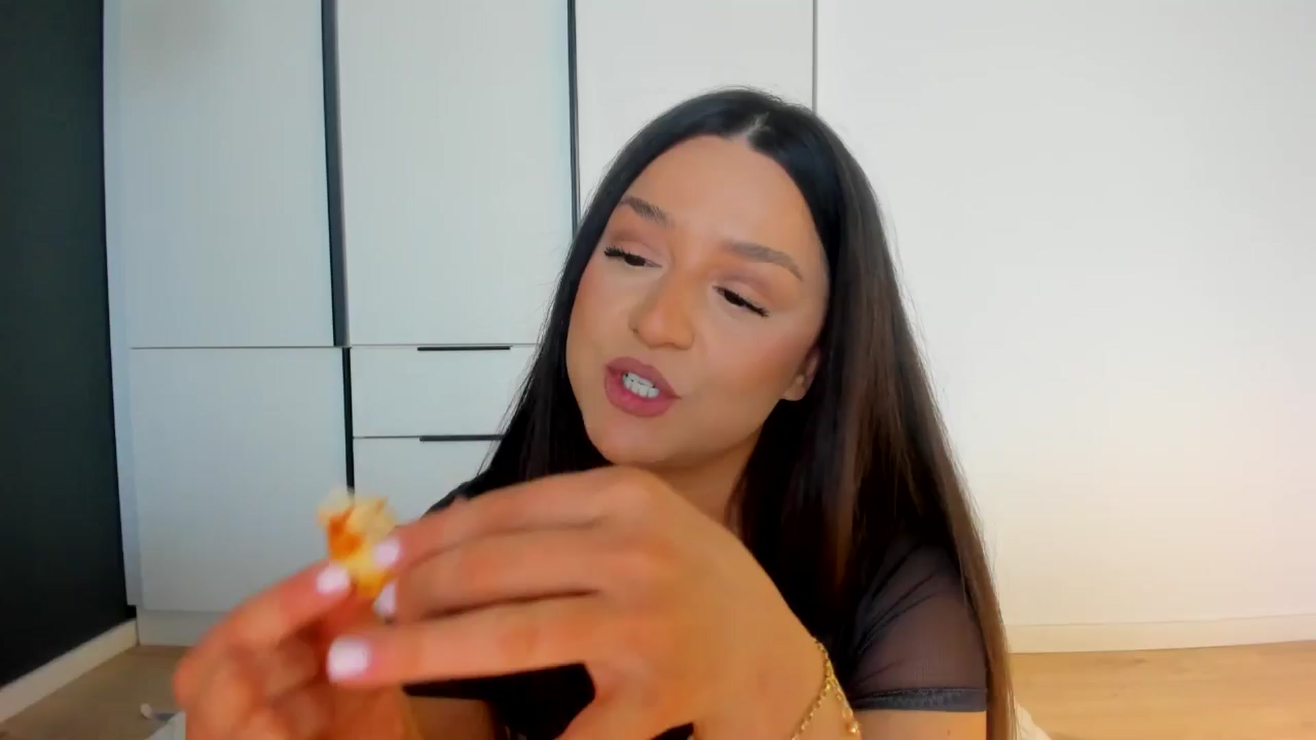 Gallery image thumbnail from Eve___'s myfreecams stream on, 04/28/2026, 13:47 image 4 of 20