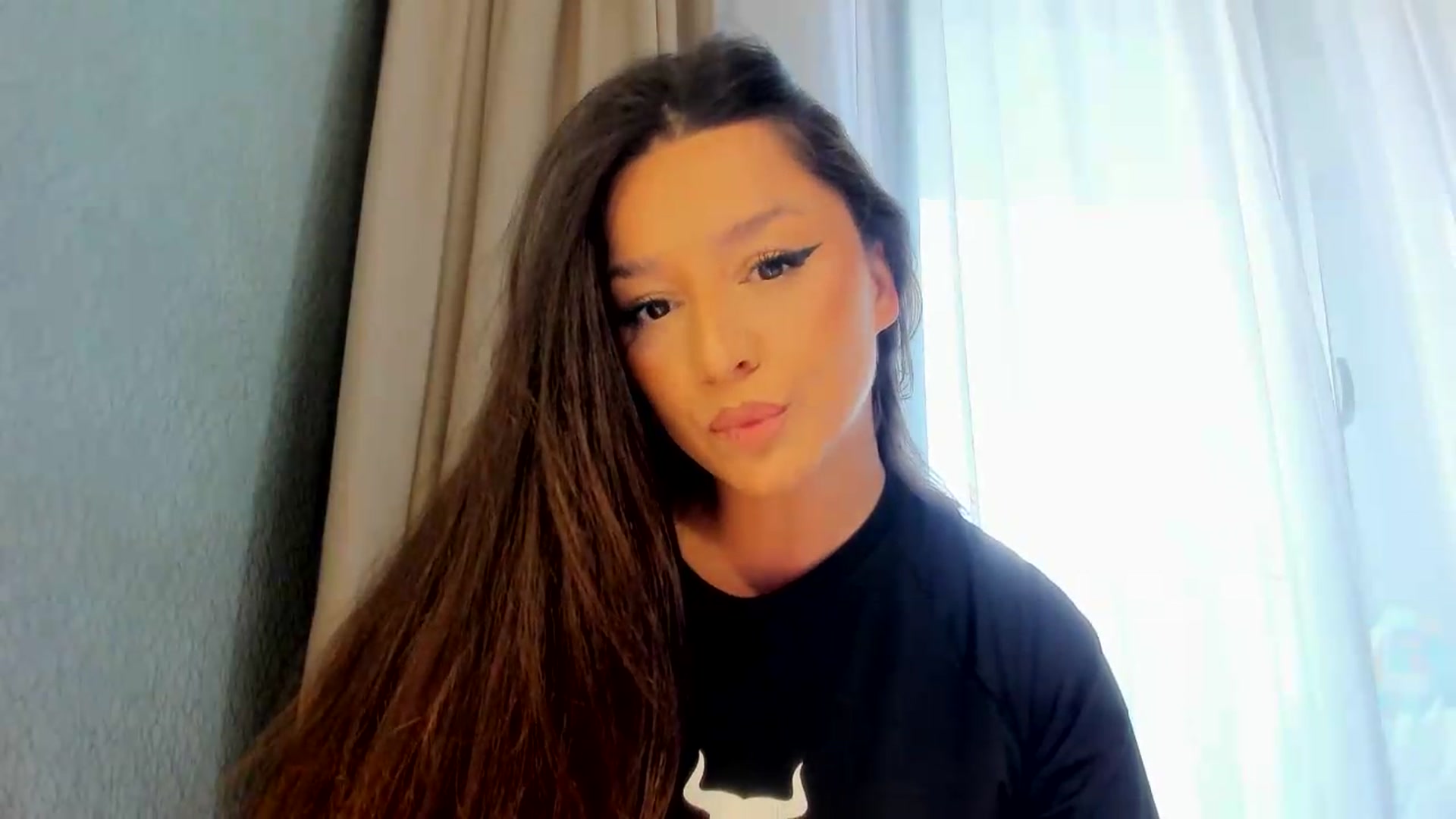 Gallery image thumbnail from Eve___'s myfreecams stream on, 05/17/2026, 13:23 image 12 of 20