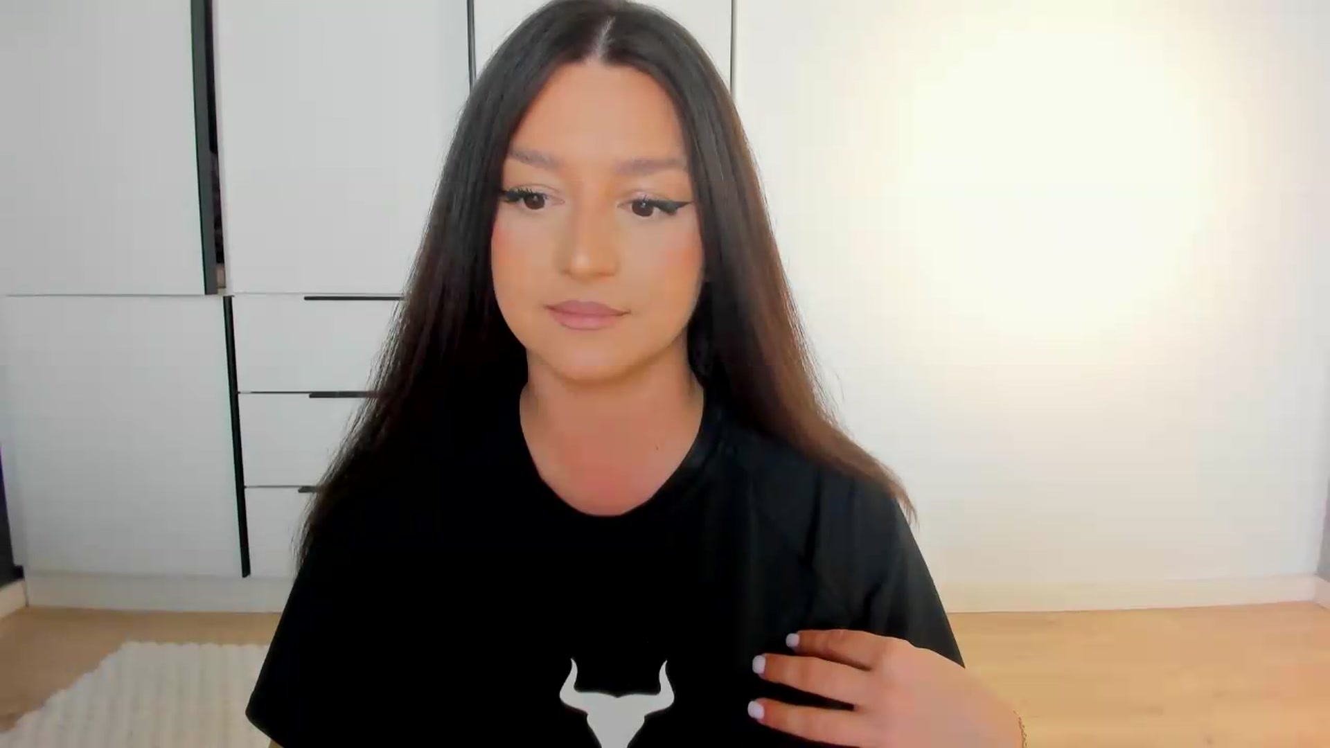 Gallery image thumbnail from Eve___'s myfreecams stream on, 05/17/2026, 14:12 image 15 of 20