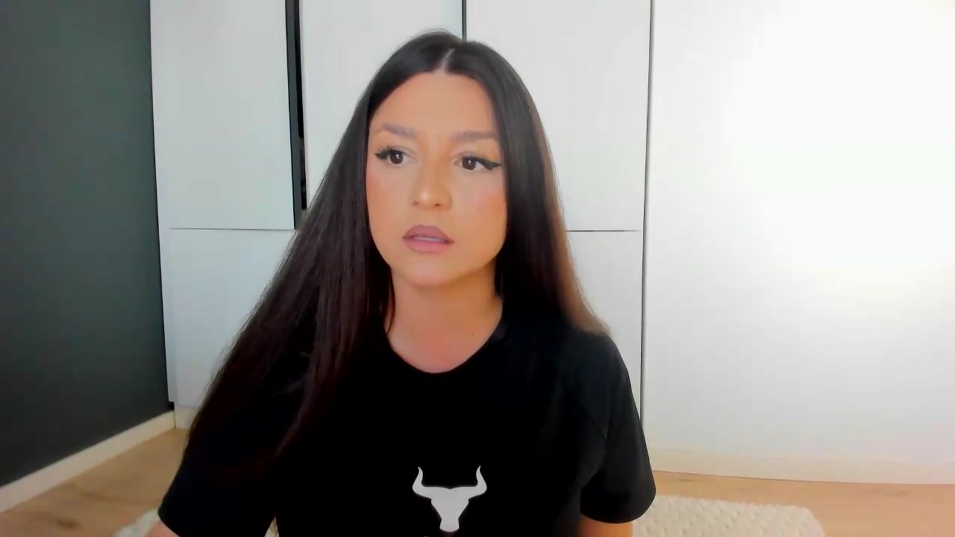 Gallery image thumbnail from Eve___'s myfreecams stream on, 05/17/2026, 14:12 image 19 of 20