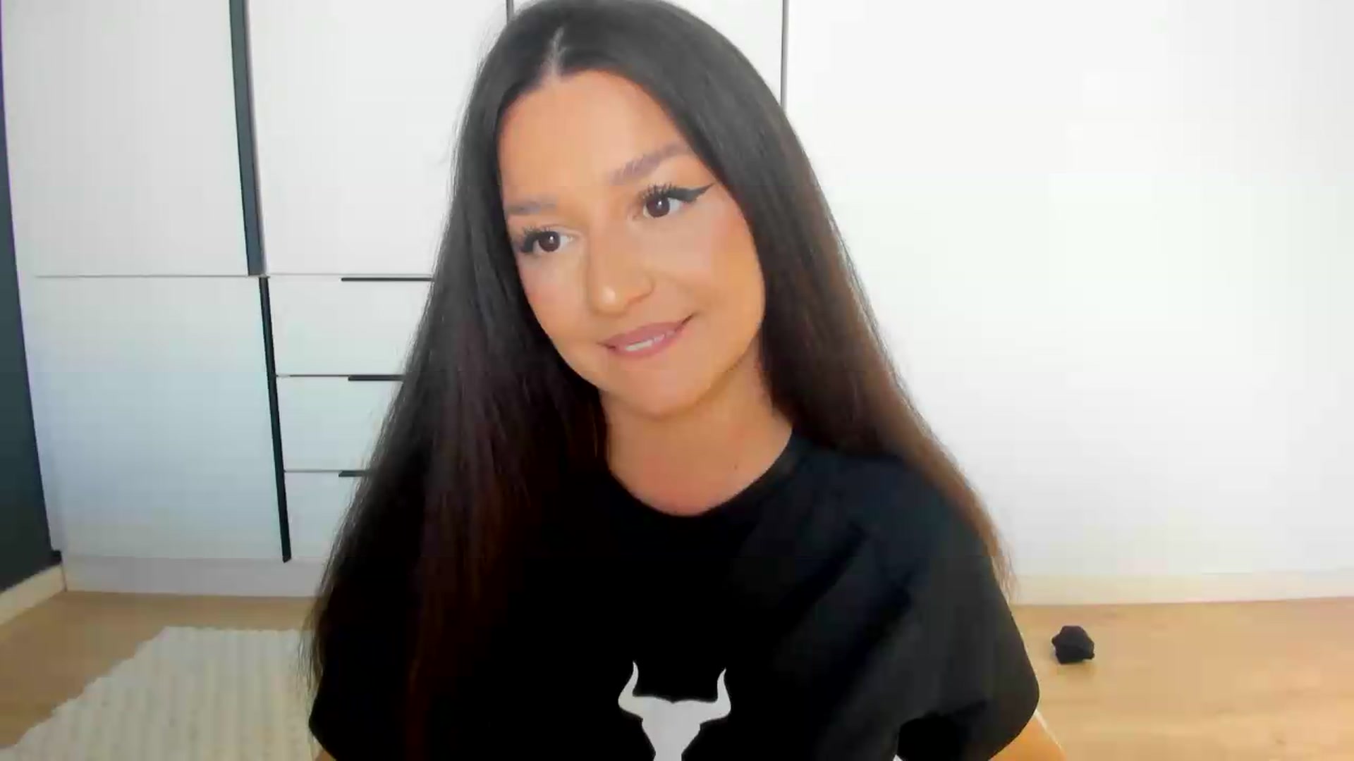 Gallery image thumbnail from Eve___'s myfreecams stream on, 05/17/2026, 15:31 image 12 of 20