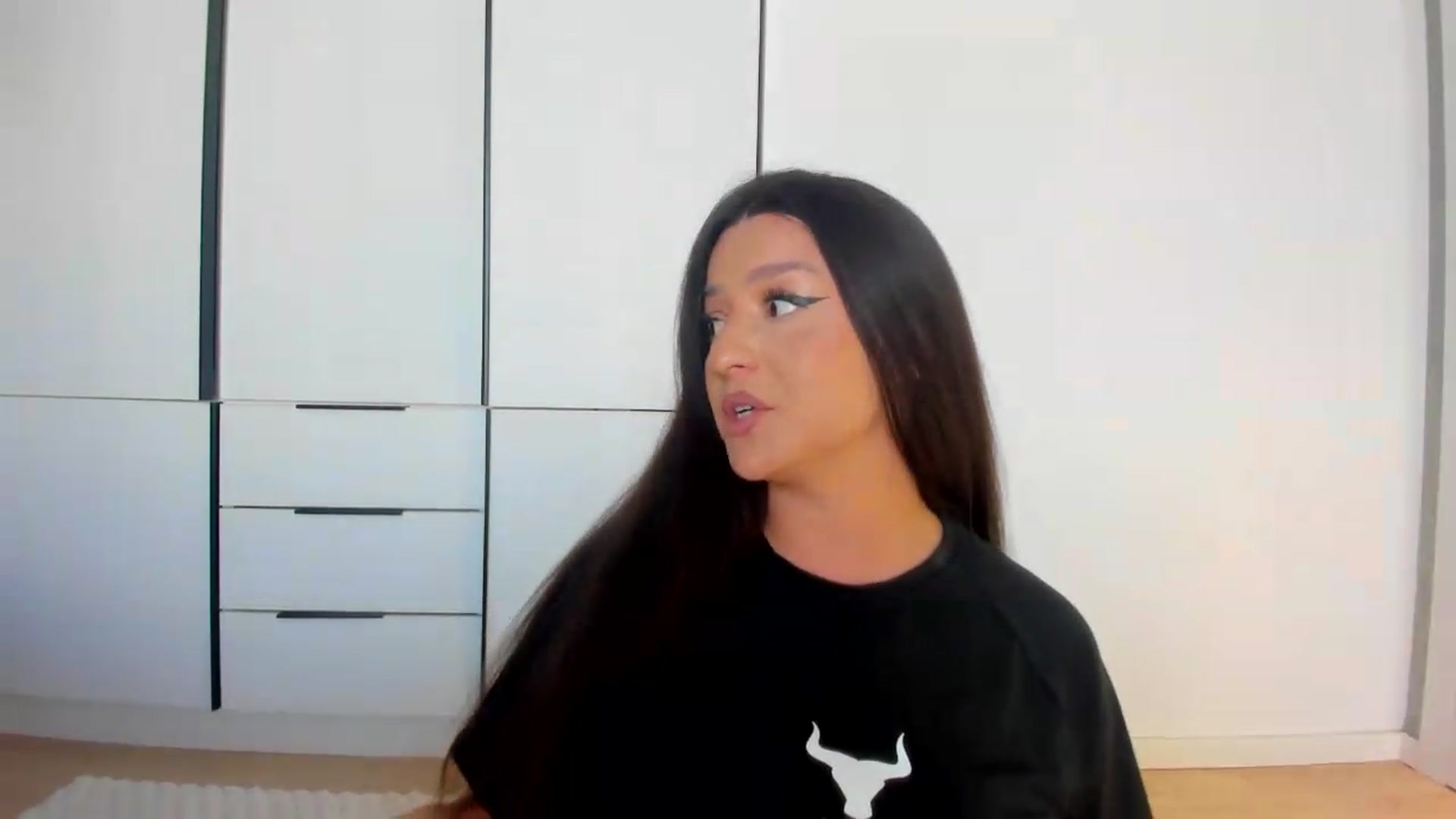 Gallery image thumbnail from Eve___'s myfreecams stream on, 05/17/2026, 15:31 image 2 of 20