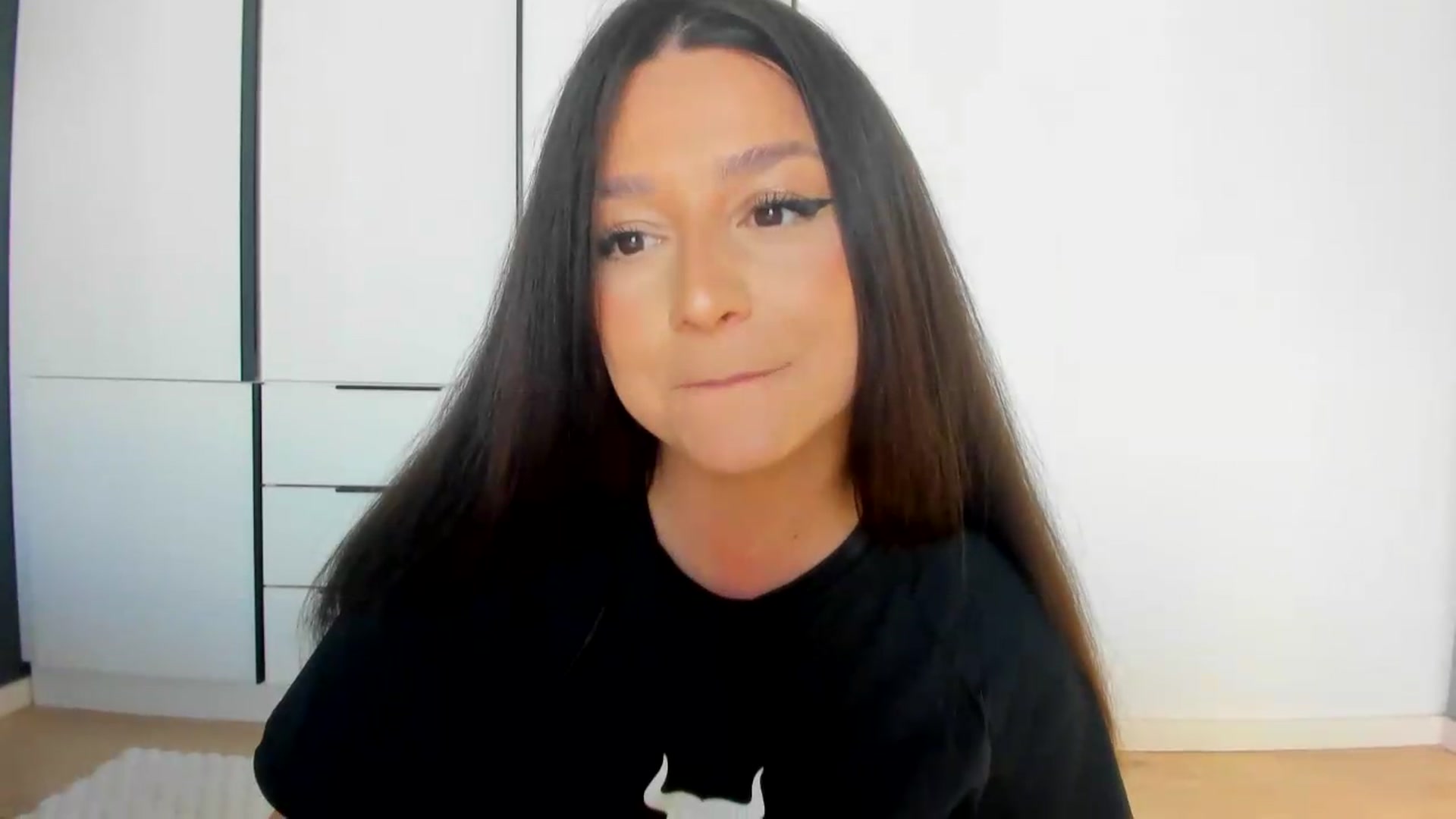 Gallery image thumbnail from Eve___'s myfreecams stream on, 05/17/2026, 15:31 image 3 of 20