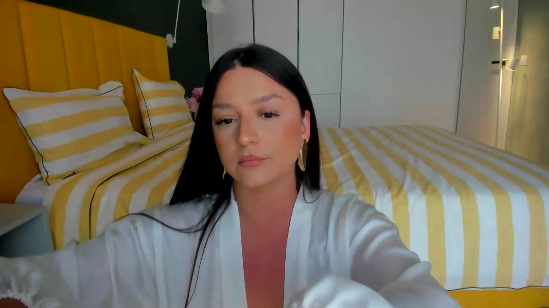 Gallery image thumbnail from Eve___'s myfreecams stream on, 05/28/2026, 14:13 image 13 of 20