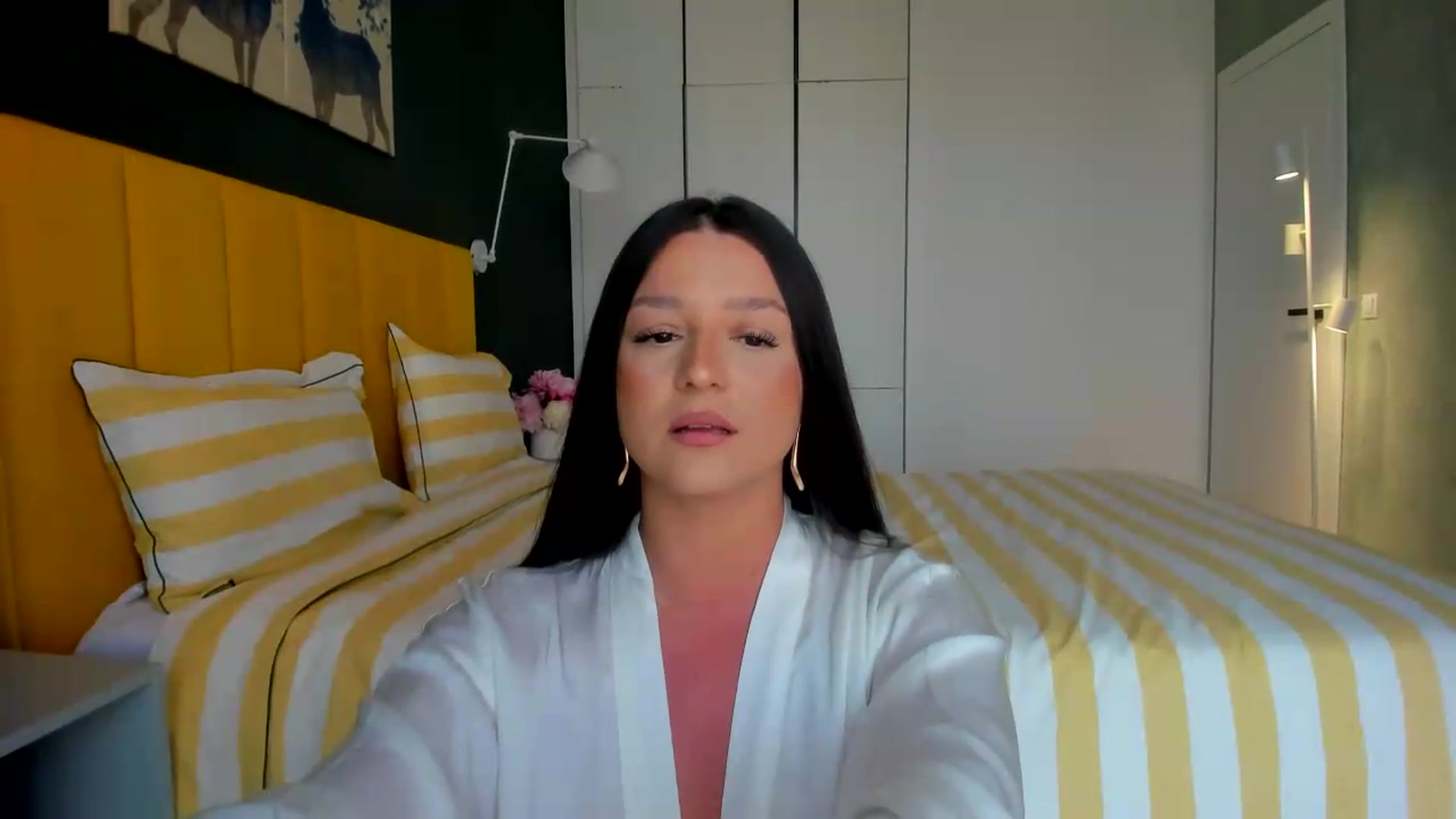 Gallery image thumbnail from Eve___'s myfreecams stream on, 05/28/2026, 14:13 image 11 of 20