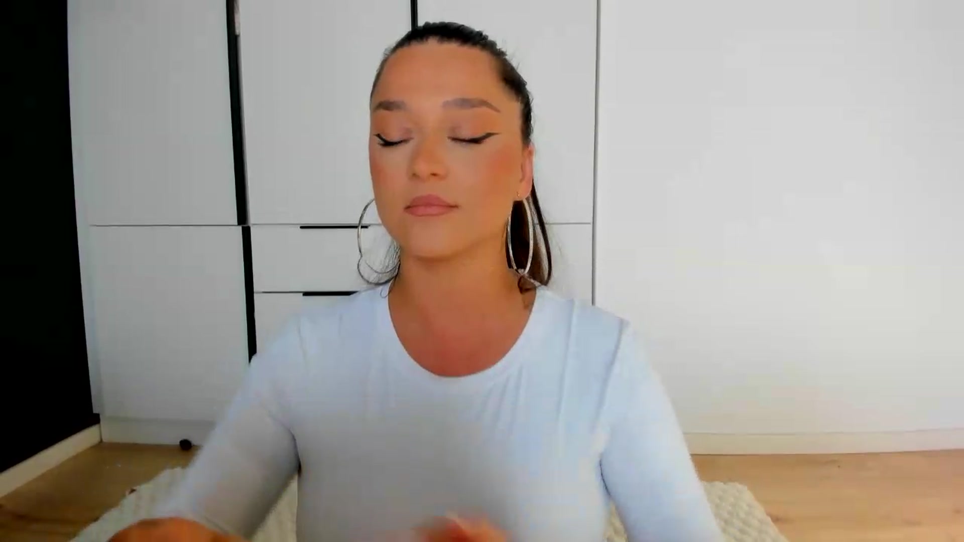 Gallery image thumbnail from Eve___'s myfreecams stream on, 06/15/2026, 16:25 image 2 of 20