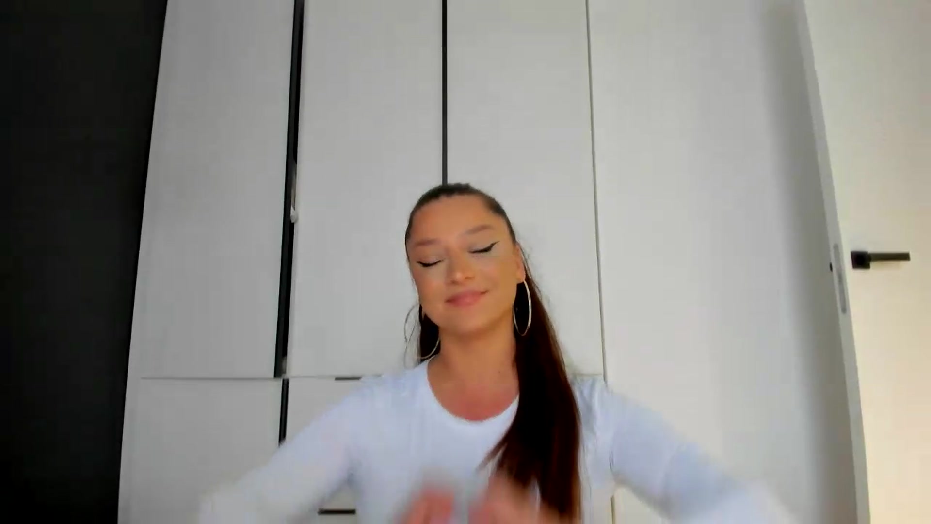 Gallery image thumbnail from Eve___'s myfreecams stream on, 07/08/2026, 13:34 image 5 of 20