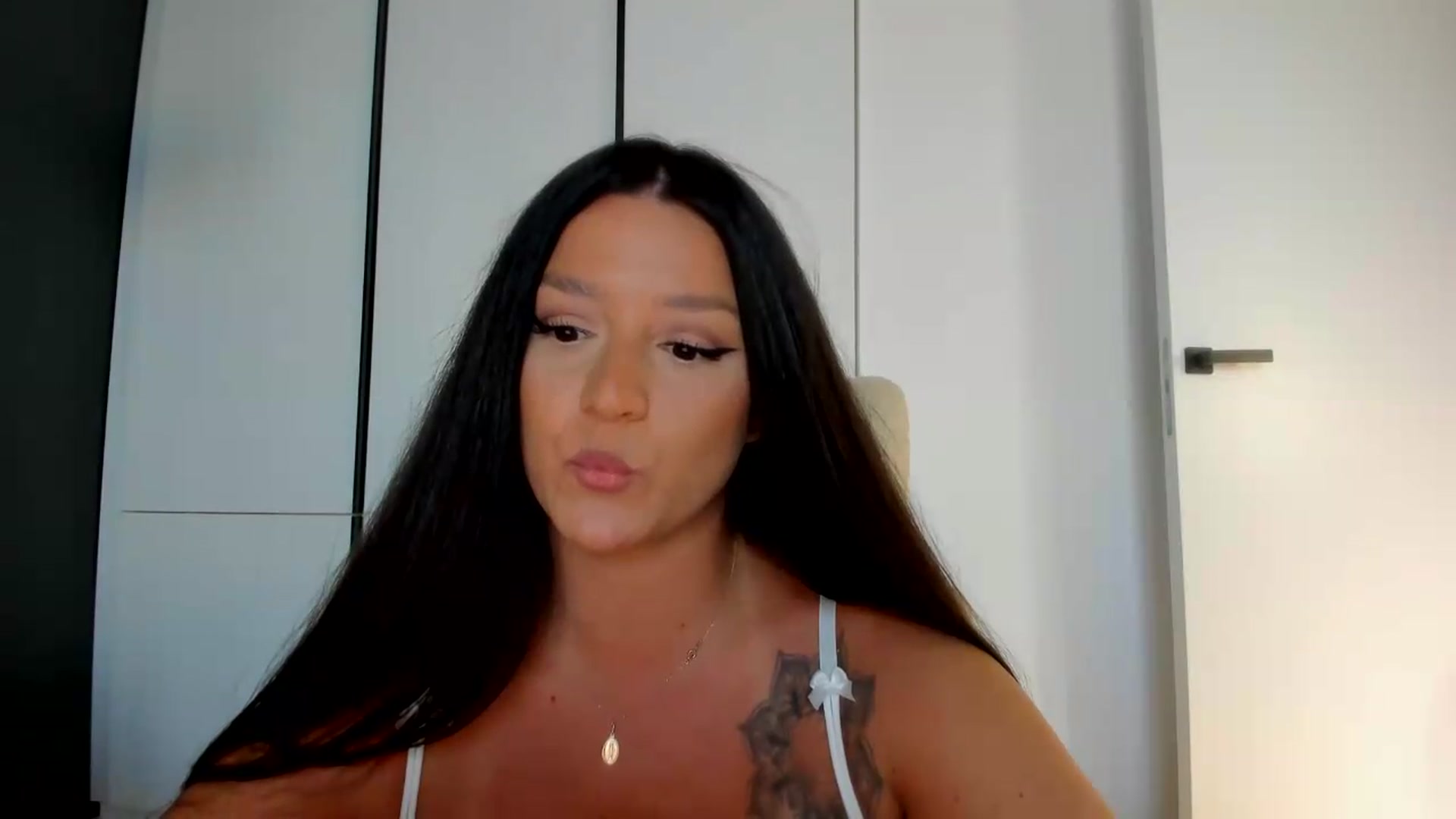 Gallery image thumbnail from Eve___'s myfreecams stream on, 08/22/2026, 16:44 image 18 of 20