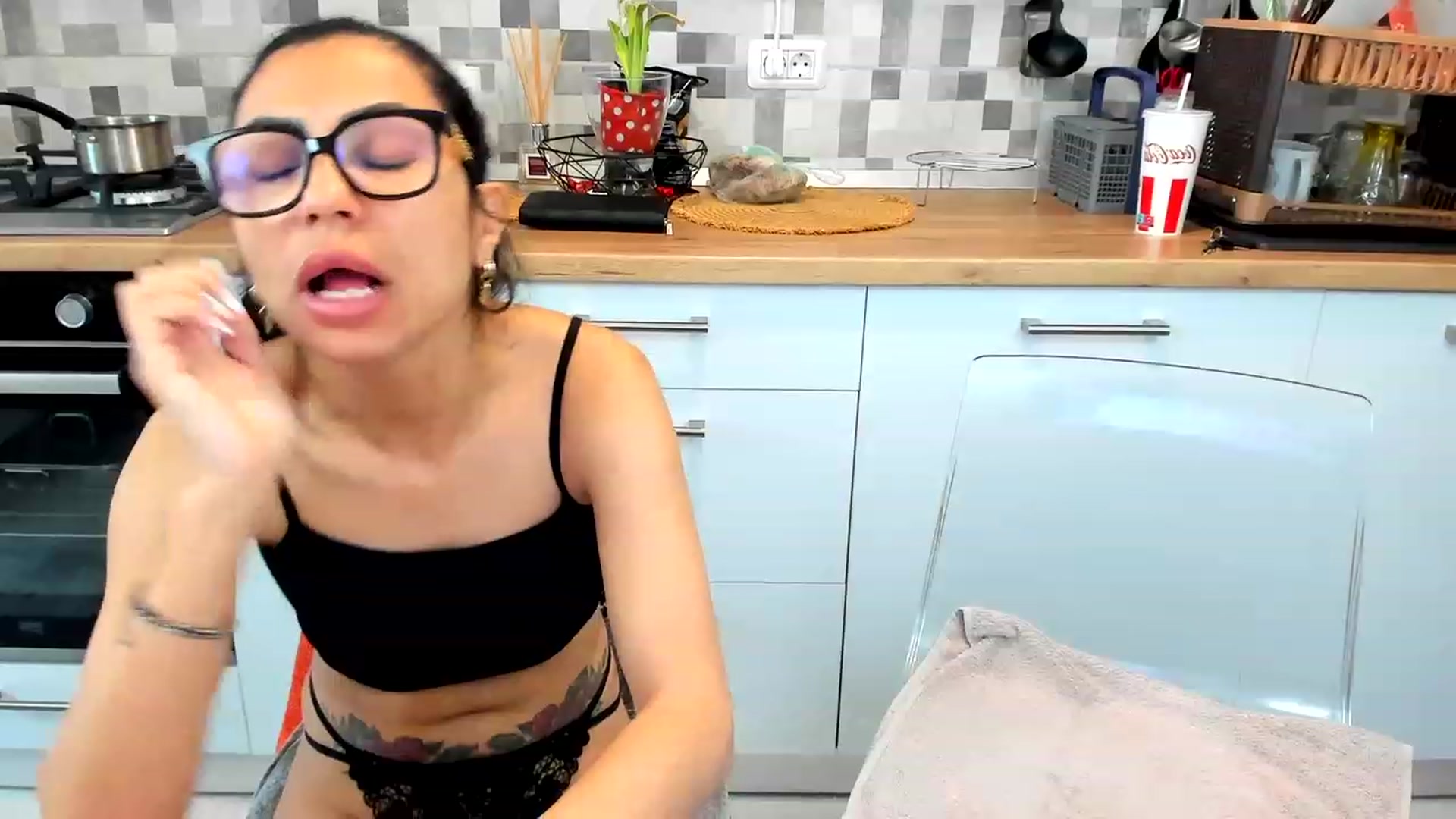Gallery image thumbnail from EveeEvian's myfreecams stream on, 03/12/2024, 11:01 image 10 of 20