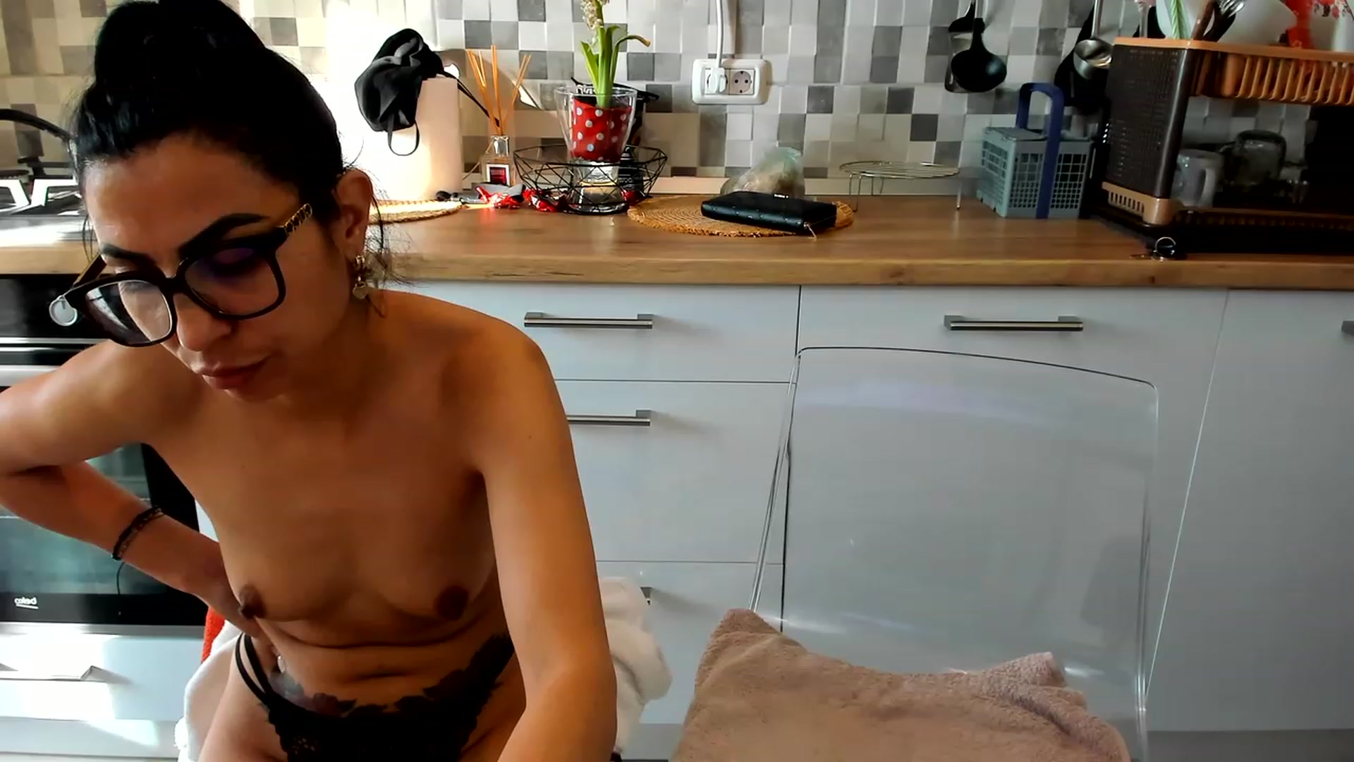 Gallery image thumbnail from EveeEvian's myfreecams stream on, 03/12/2024, 14:51 image 15 of 20