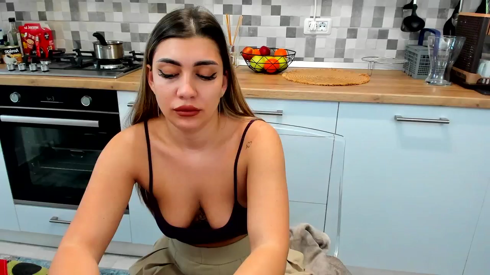 Gallery image thumbnail from EveeEvian's myfreecams stream on, 03/18/2024, 07:58 image 4 of 20