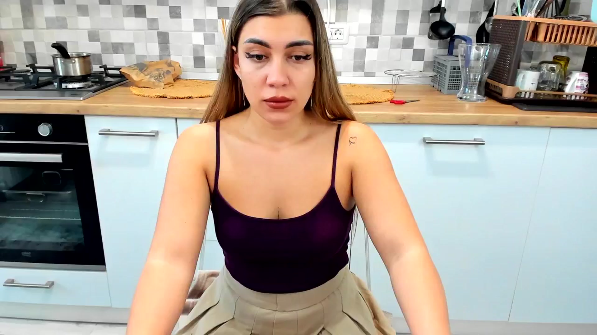 Gallery image thumbnail from EveeEvian's myfreecams stream on, 03/18/2024, 07:58 image 6 of 20