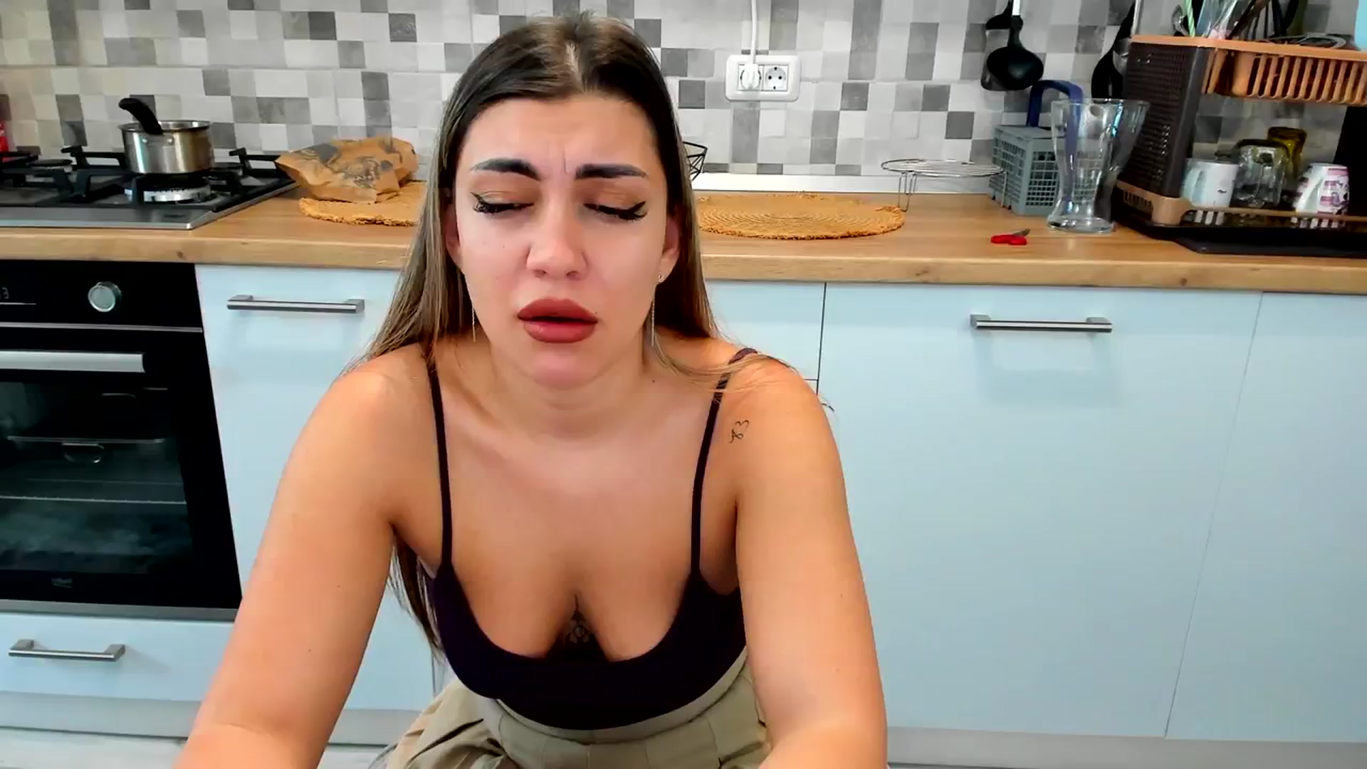 Gallery image thumbnail from EveeEvian's myfreecams stream on, 03/18/2024, 07:58 image 7 of 20