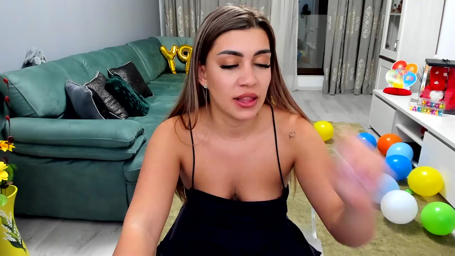 Gallery image thumbnail from EveeEvian's myfreecams stream on, 03/22/2024, 01:40 image 17 of 20
