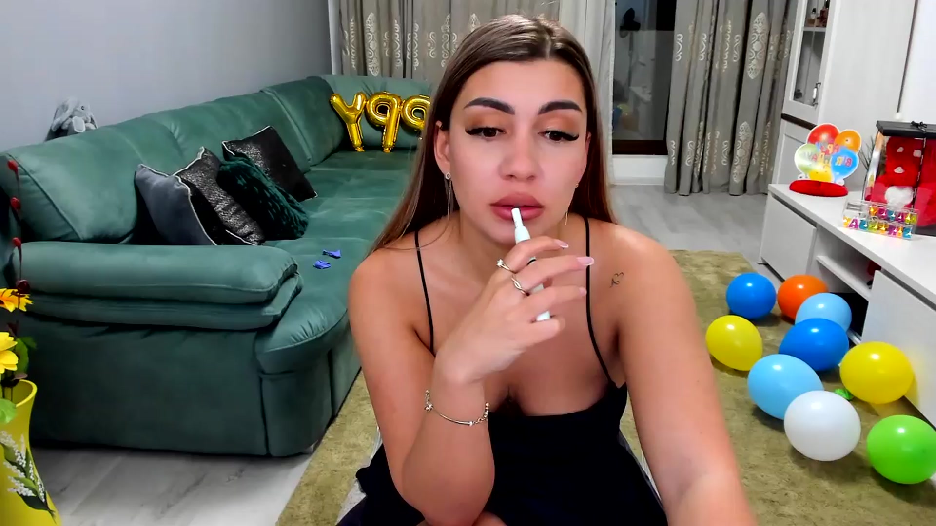 Gallery image thumbnail from EveeEvian's myfreecams stream on, 03/22/2024, 01:40 image 13 of 20