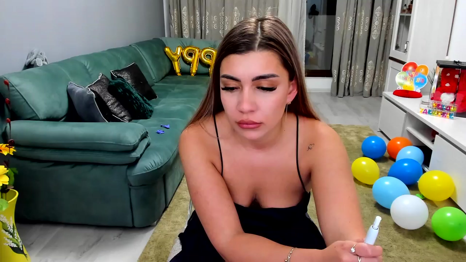 Gallery image thumbnail from EveeEvian's myfreecams stream on, 03/22/2024, 01:40 image 14 of 20