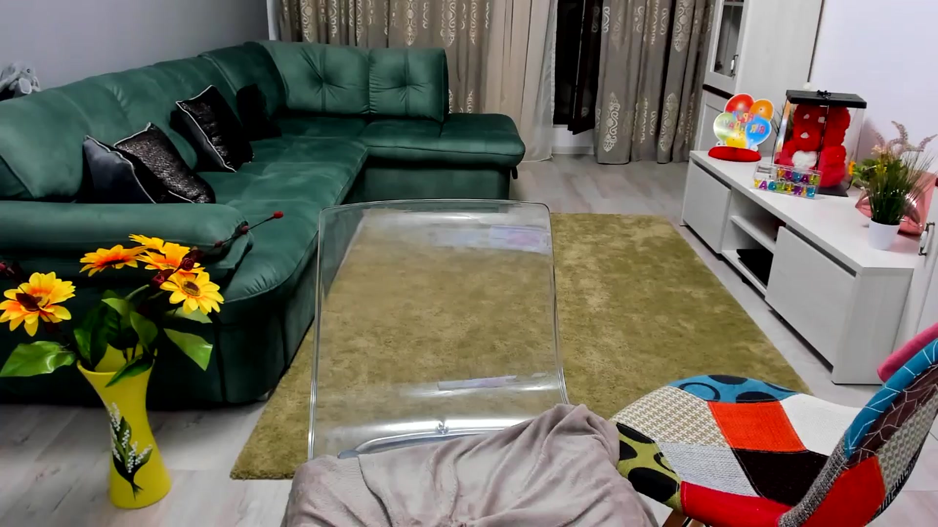 Gallery image thumbnail from EveeEvian's myfreecams stream on, 03/27/2024, 22:23 image 14 of 20