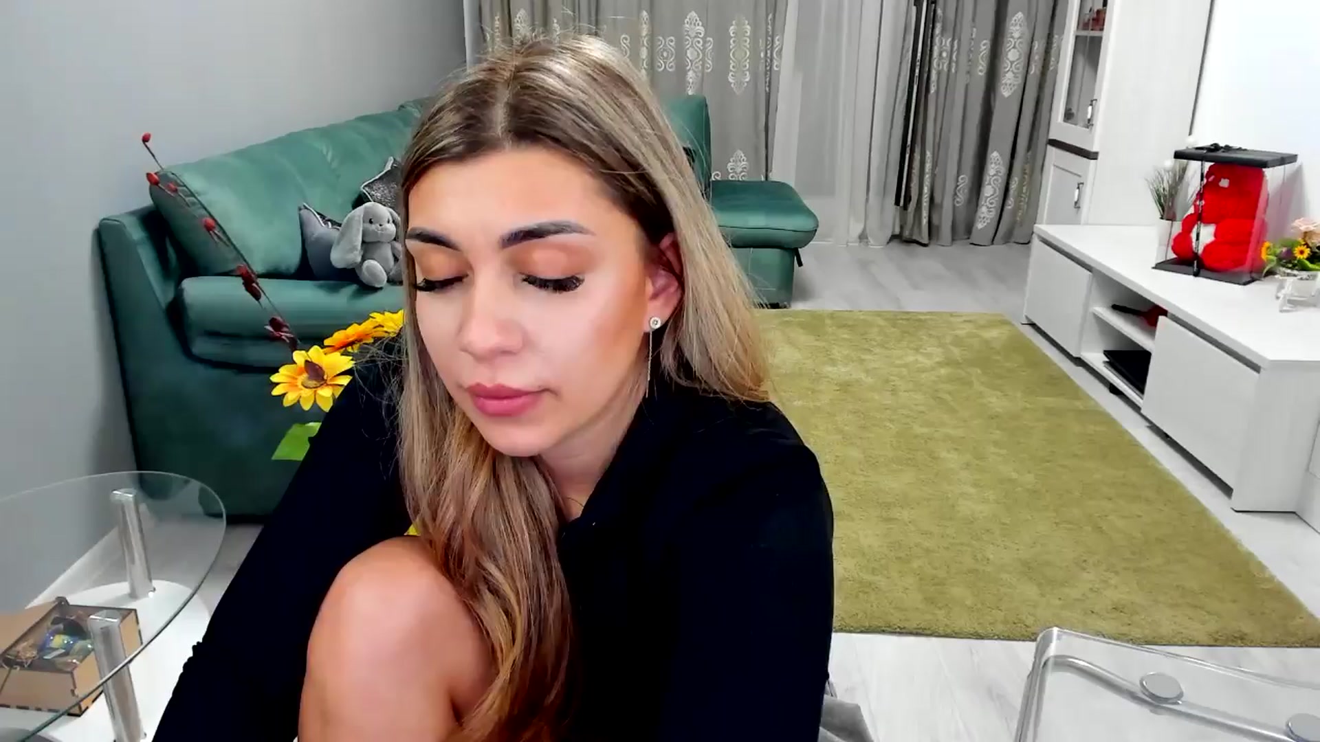 Gallery image thumbnail from EveeEvian's myfreecams stream on, 04/01/2024, 19:44 image 10 of 20