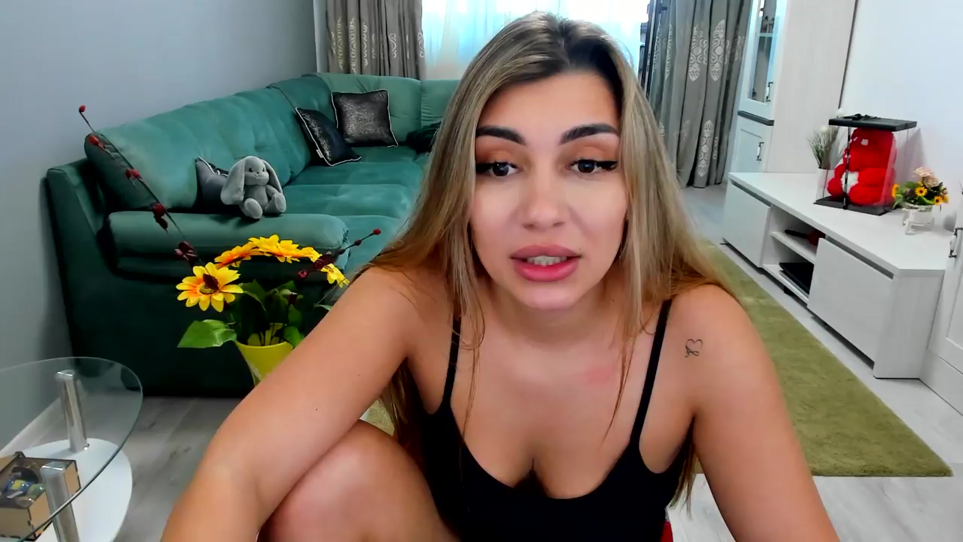 Gallery image thumbnail from EveeEvian's myfreecams stream on, 04/05/2024, 16:43 image 9 of 20
