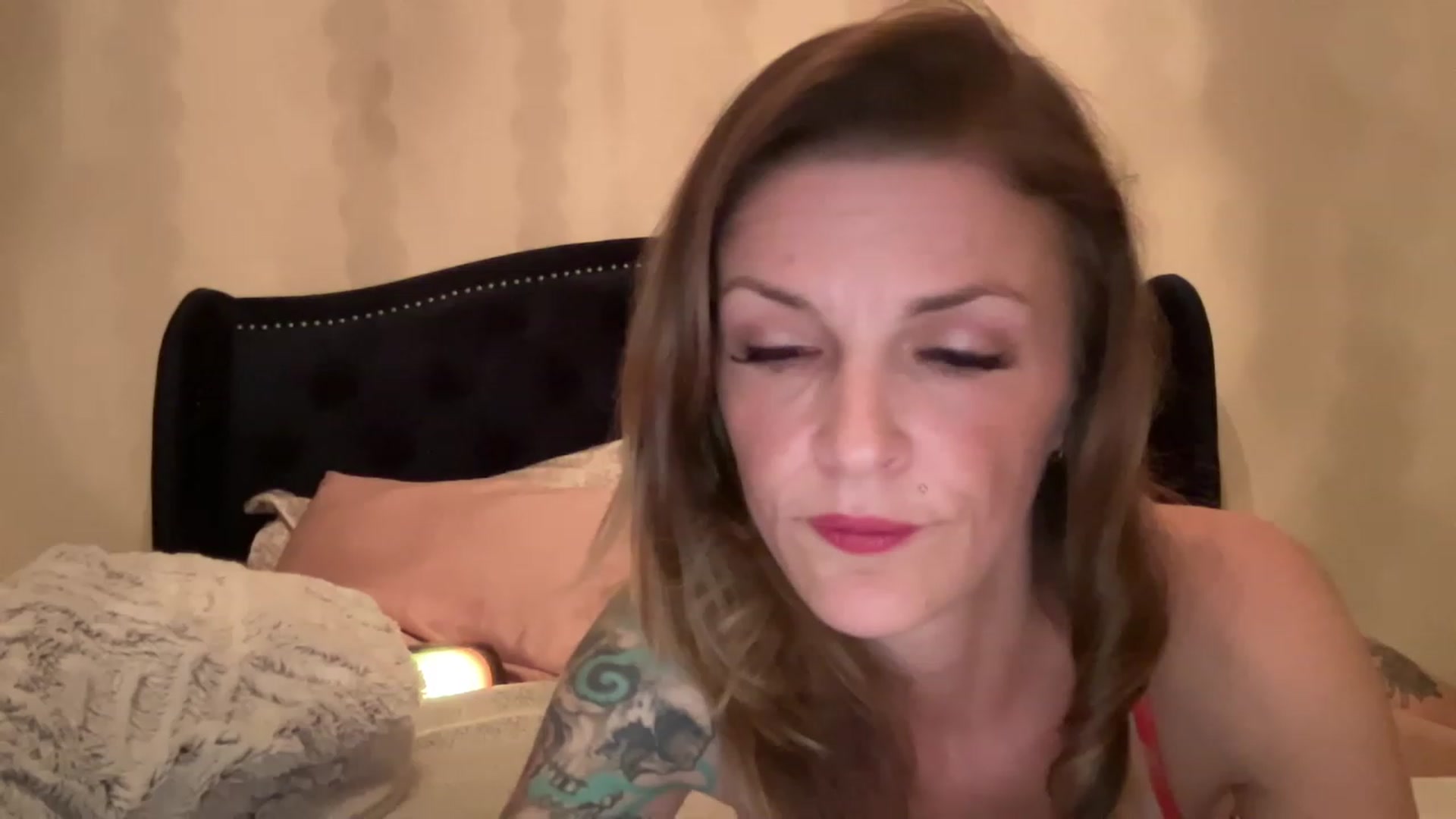 Gallery image thumbnail from EveeMinx's myfreecams stream on, 05/12/2023, 02:59 image 10 of 20