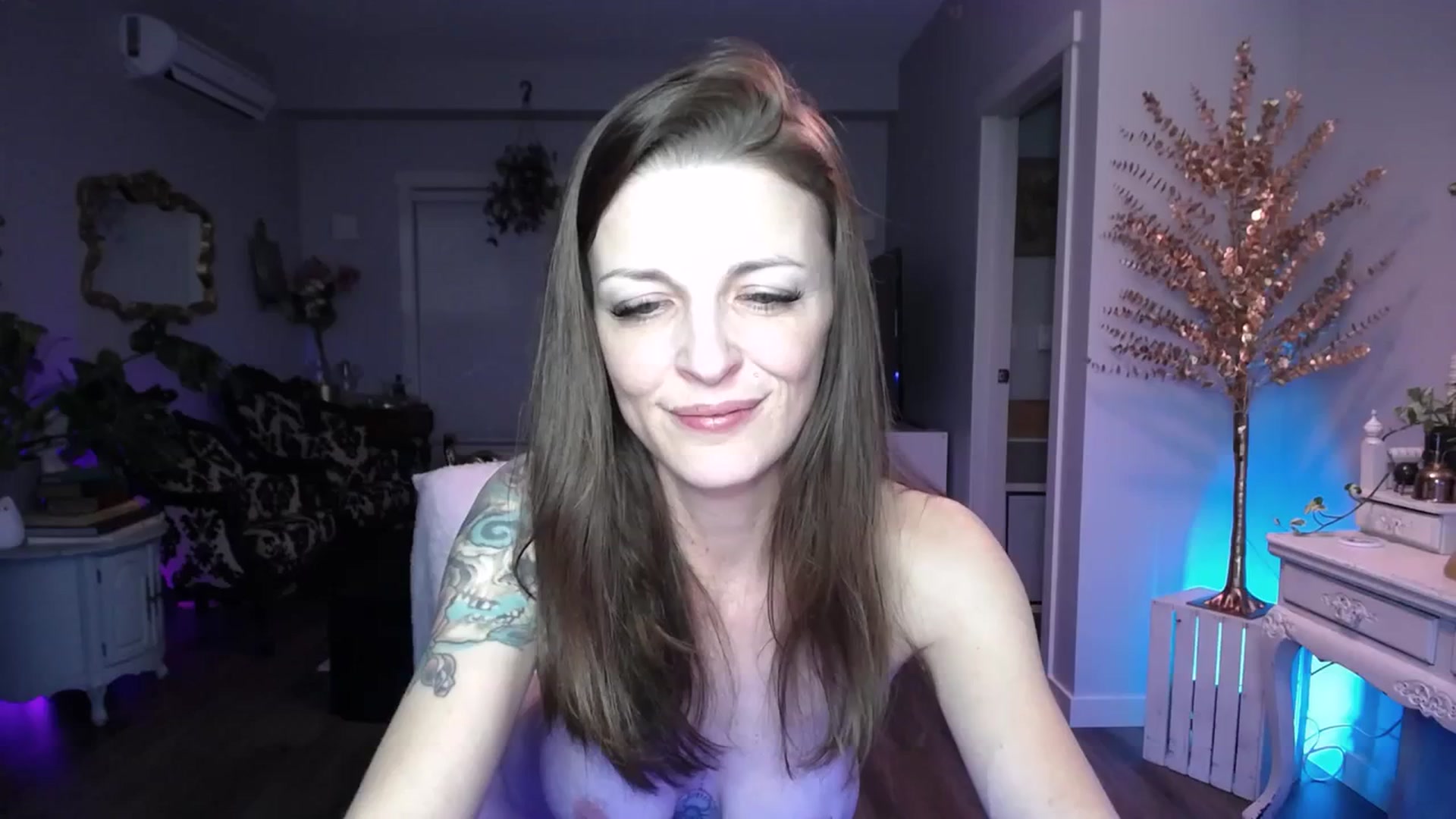 Gallery image thumbnail from EveeMinx's myfreecams stream on, 02/04/2024, 10:07 image 10 of 20