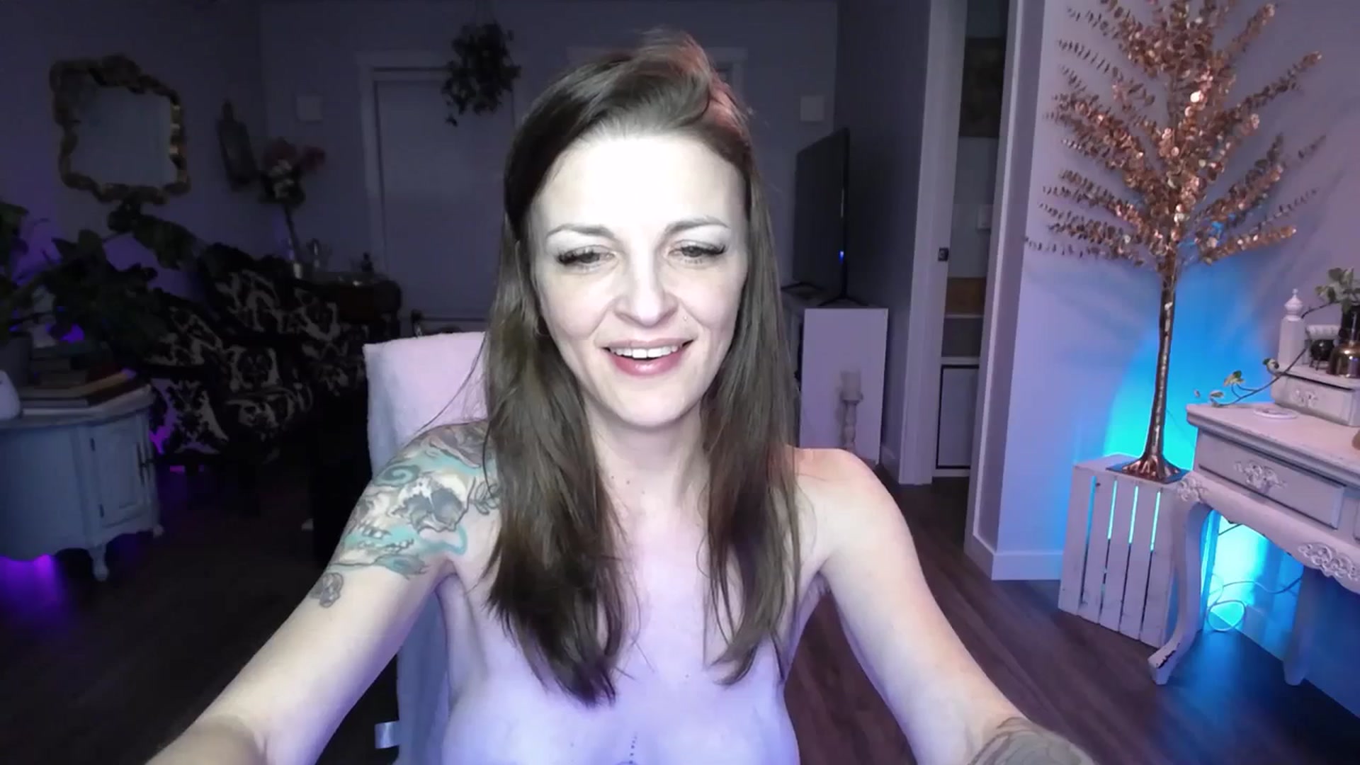 Gallery image thumbnail from EveeMinx's myfreecams stream on, 02/04/2024, 10:07 image 11 of 20