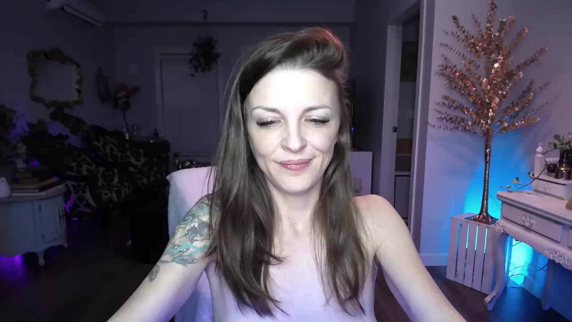 Gallery image thumbnail from EveeMinx's myfreecams stream on, 02/04/2024, 10:07 image 1 of 20