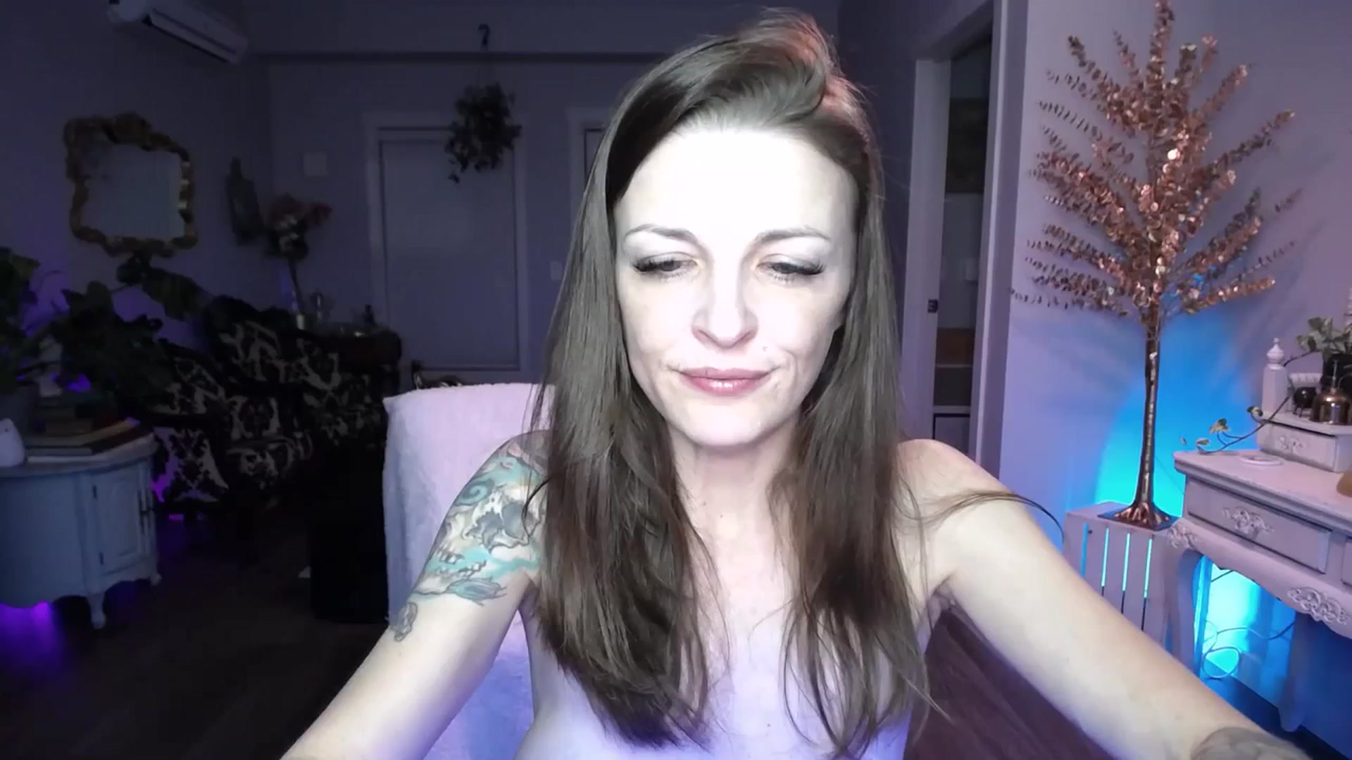 Gallery image thumbnail from EveeMinx's myfreecams stream on, 02/04/2024, 10:07 image 9 of 20