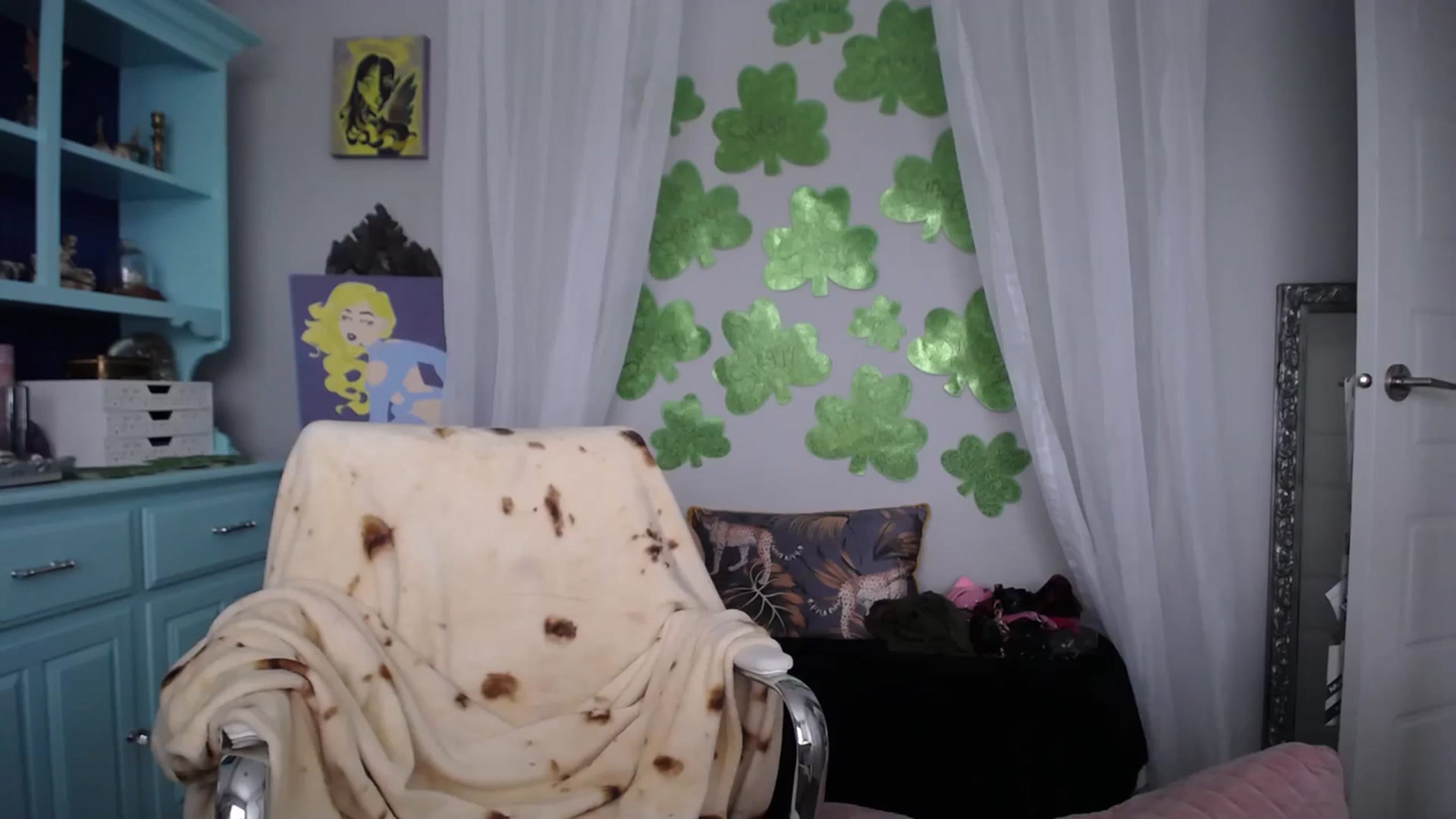Gallery image thumbnail from EveeMinx's myfreecams stream on, 03/25/2024, 21:01 image 17 of 20
