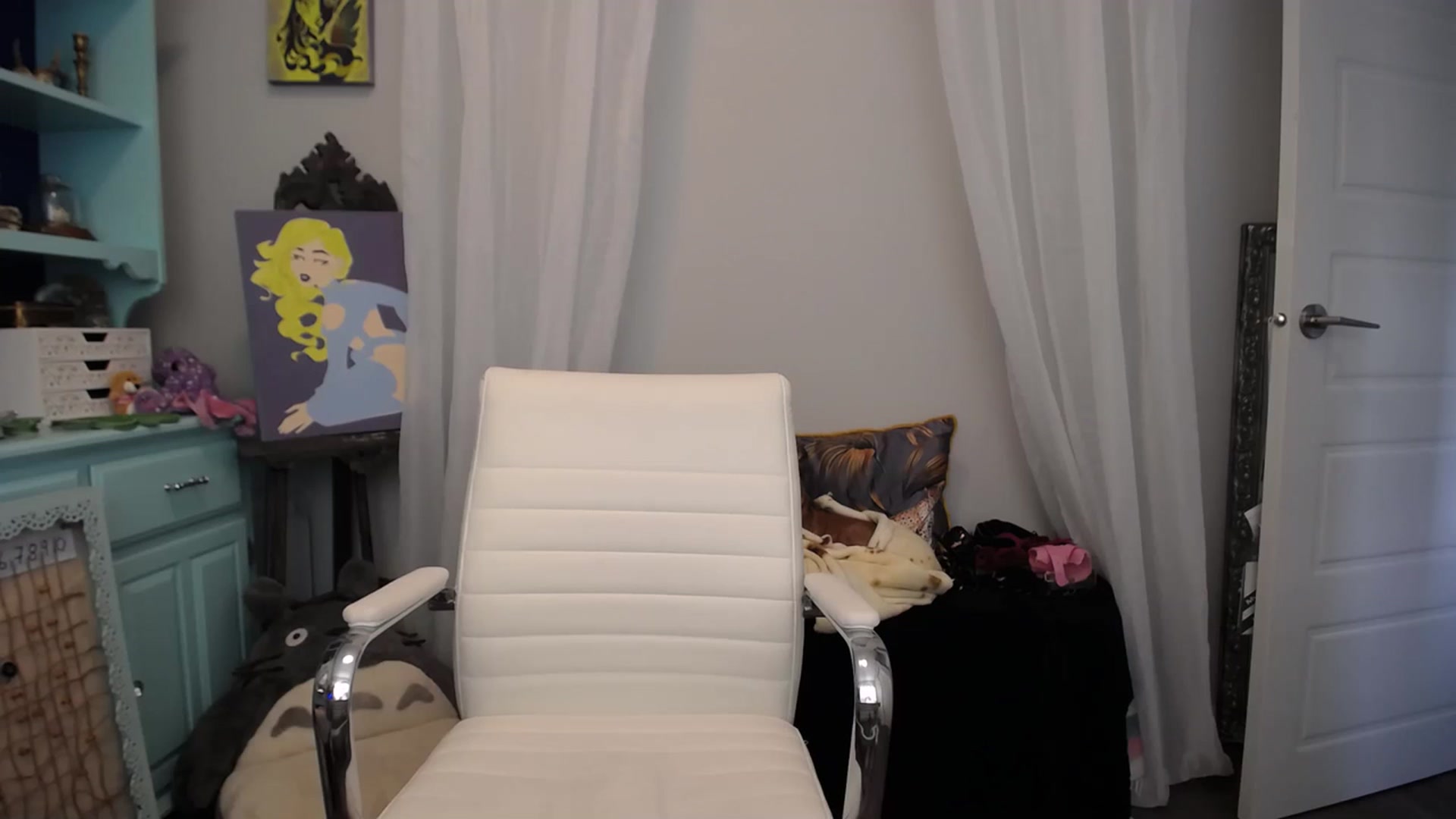 Gallery image thumbnail from EveeMinx's myfreecams stream on, 04/03/2024, 20:53 image 13 of 20